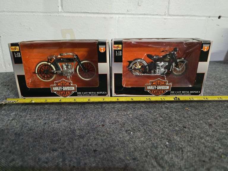 LOT OF 2 HARLEY DAVIDSON MOTORCYCLES