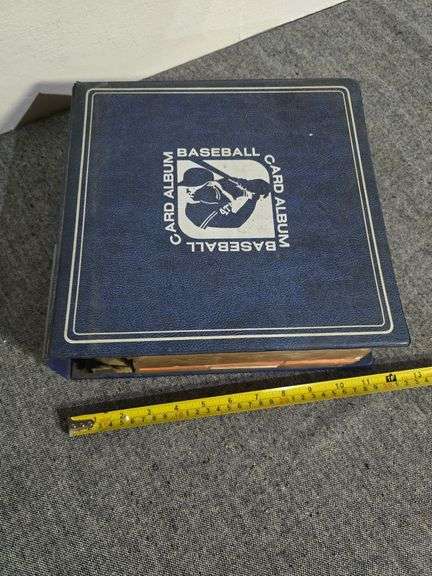 BINDER WITH BASEBALL CARDS