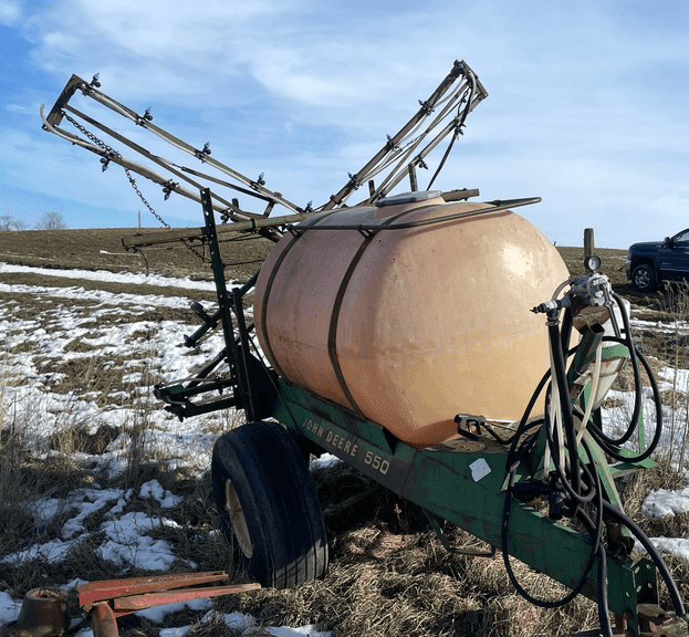 John Deere 550 Pull-Type Sprayer