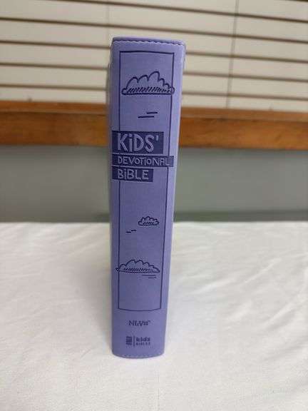 (2) Kids NIrV Devotional Bibles Lavender and Green Both Italian Duo Tone