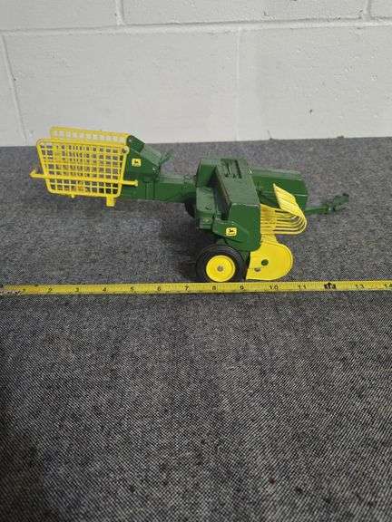 JOHN DEERE TOY BALER