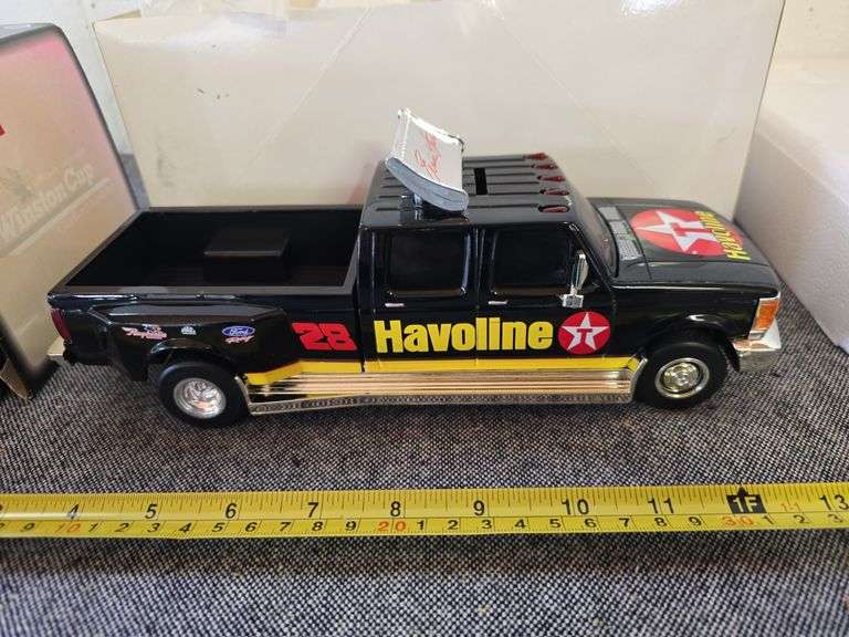 1996 NASCAR ERNIE IRVAN 1:24 SCALE DIE CAST TRUCK NIB