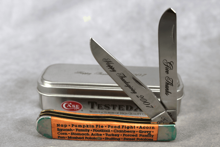 2007 CASE TRAPPER CHESTNUT BONE THANKSGIVING ETCH 6254 IN TIN