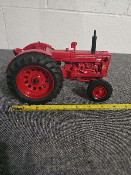 INTERNATIONAL 600 DIESEL TOY TRACTOR