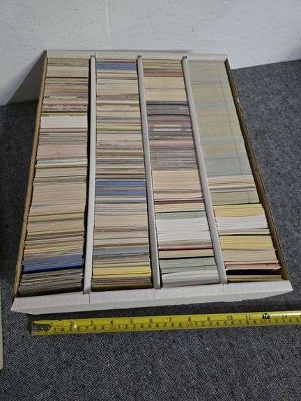 LARGE LOT OF MIXED SPORTS CARDS
