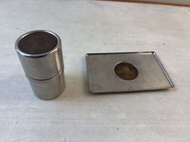 Maria Anna Tray , Cigarette server