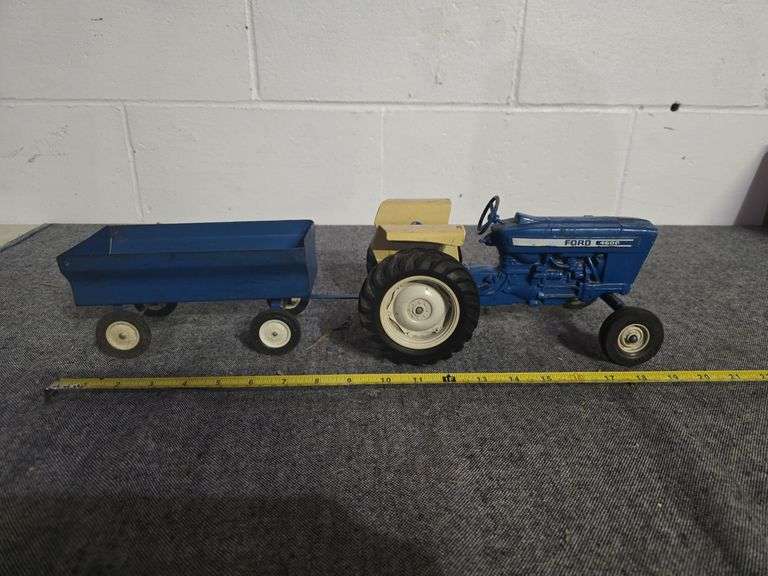 FORD 4600 TOY TRACTOR AND WAGON