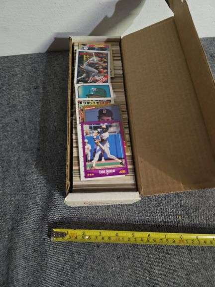 LOT OF MIXED BASEBALL CARDS