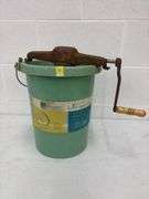 Hand crank ice cream freezer