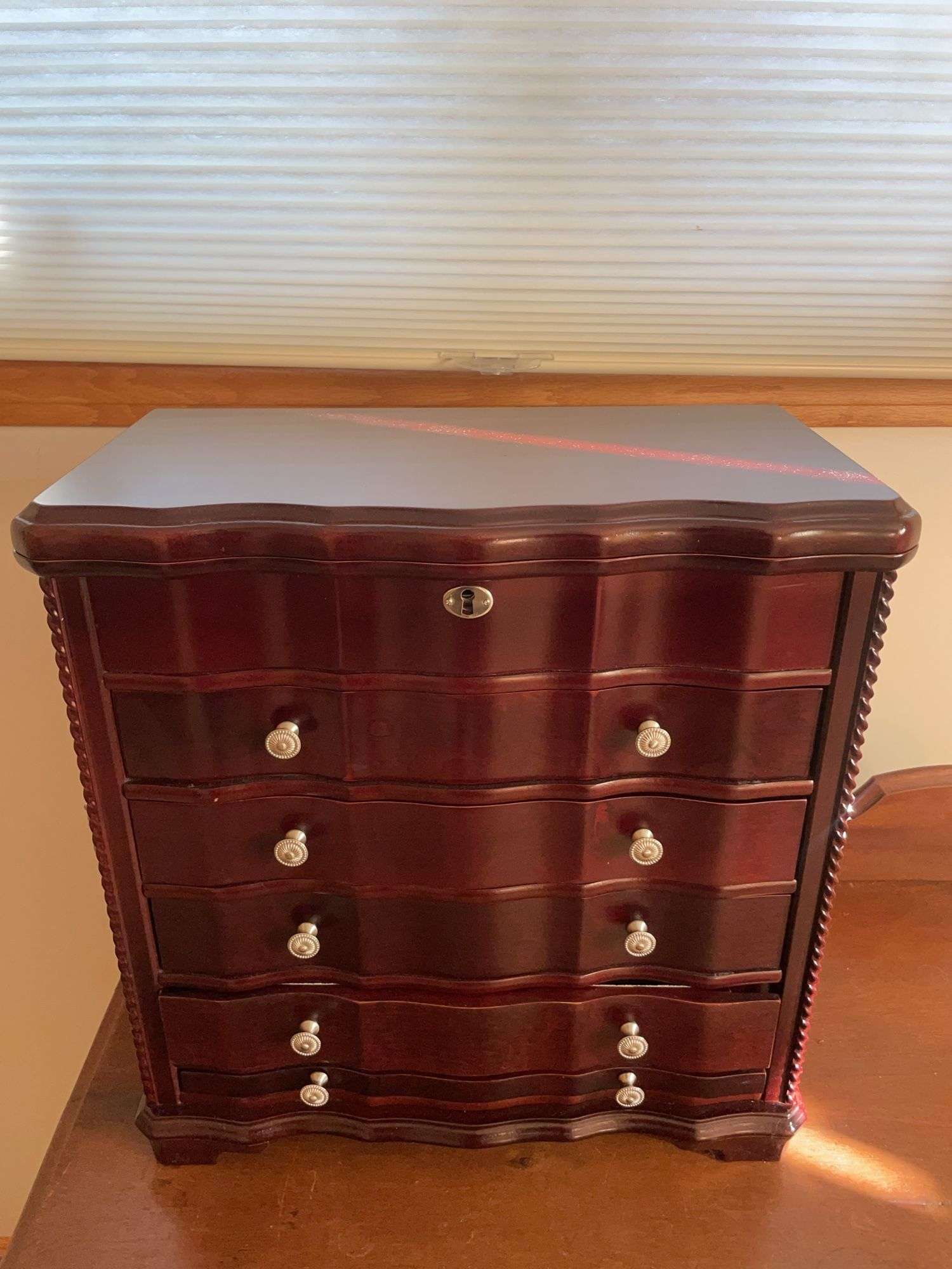 Jewelry box