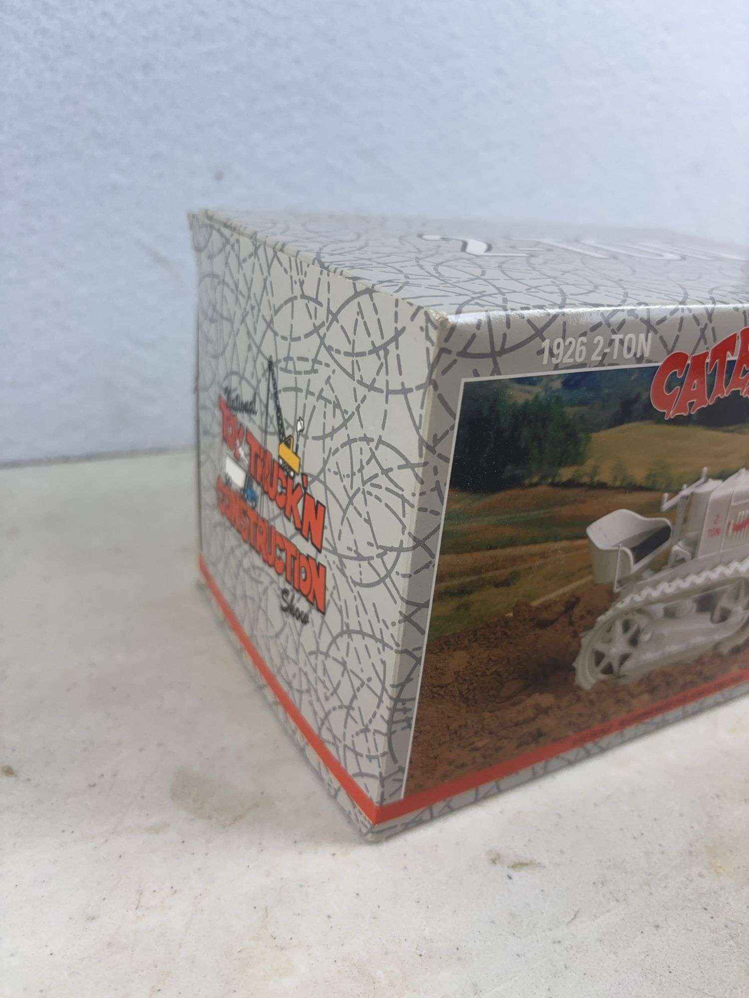 Caterpillar 1926 2-Ton Tractor 1/16 Scale