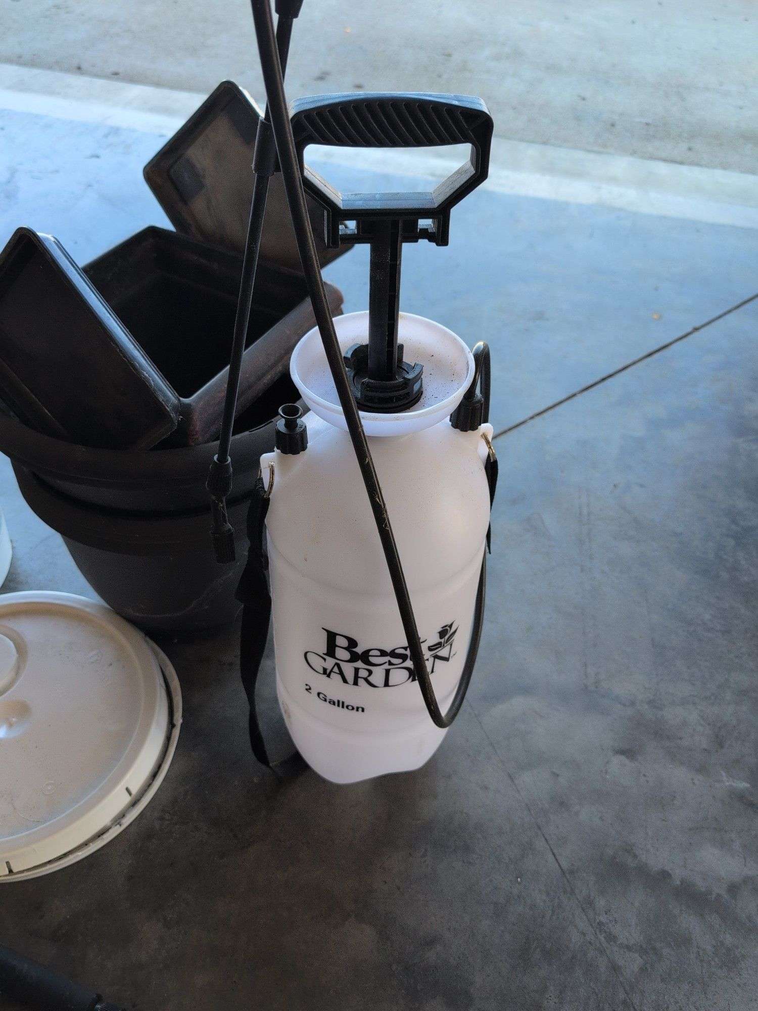 (2) 5 gallon buckets with lids, flower pots, sprayer, and hose nozzle