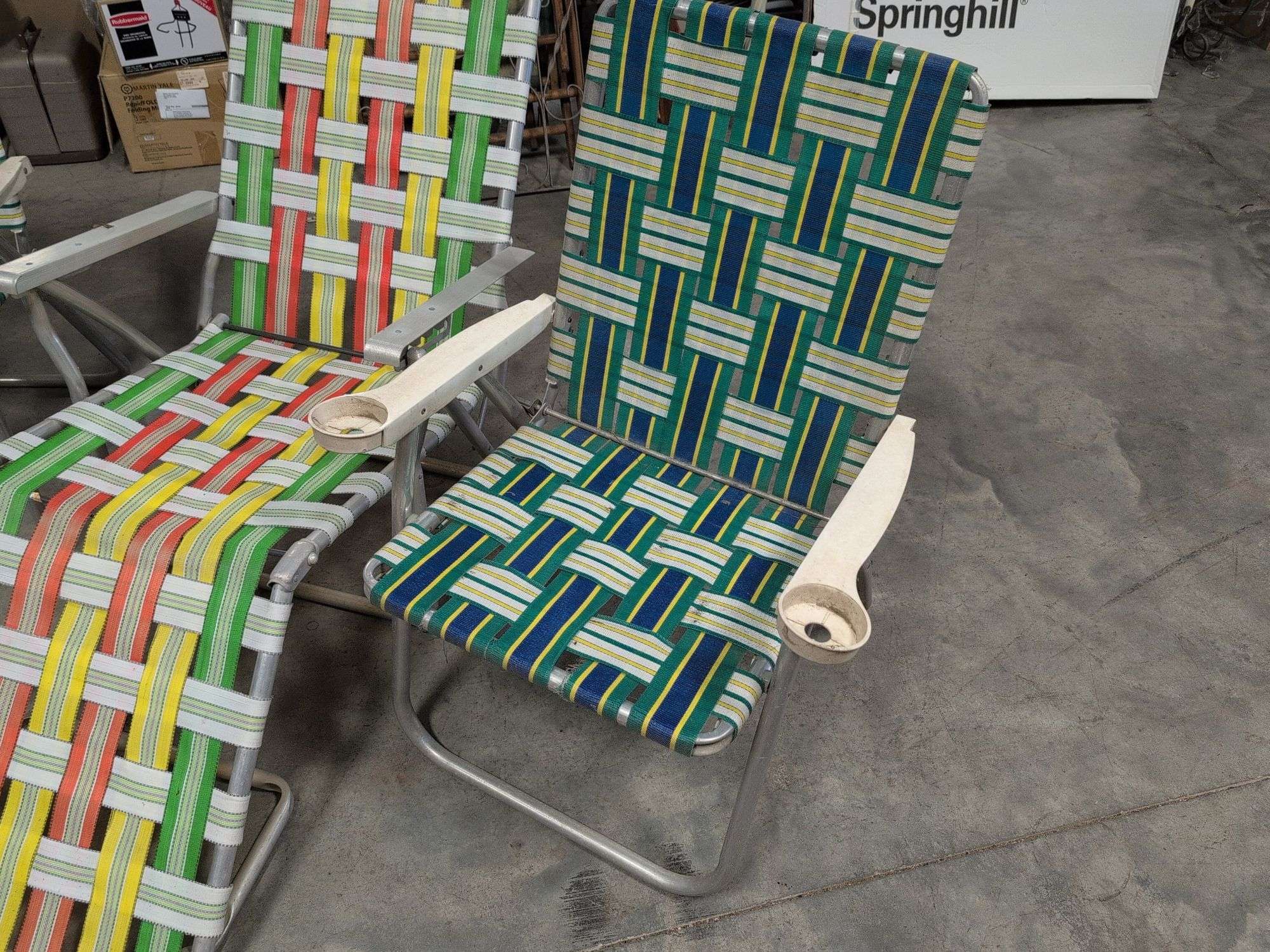 (5) outdoor/beach foldable chairs - dirty, some broken