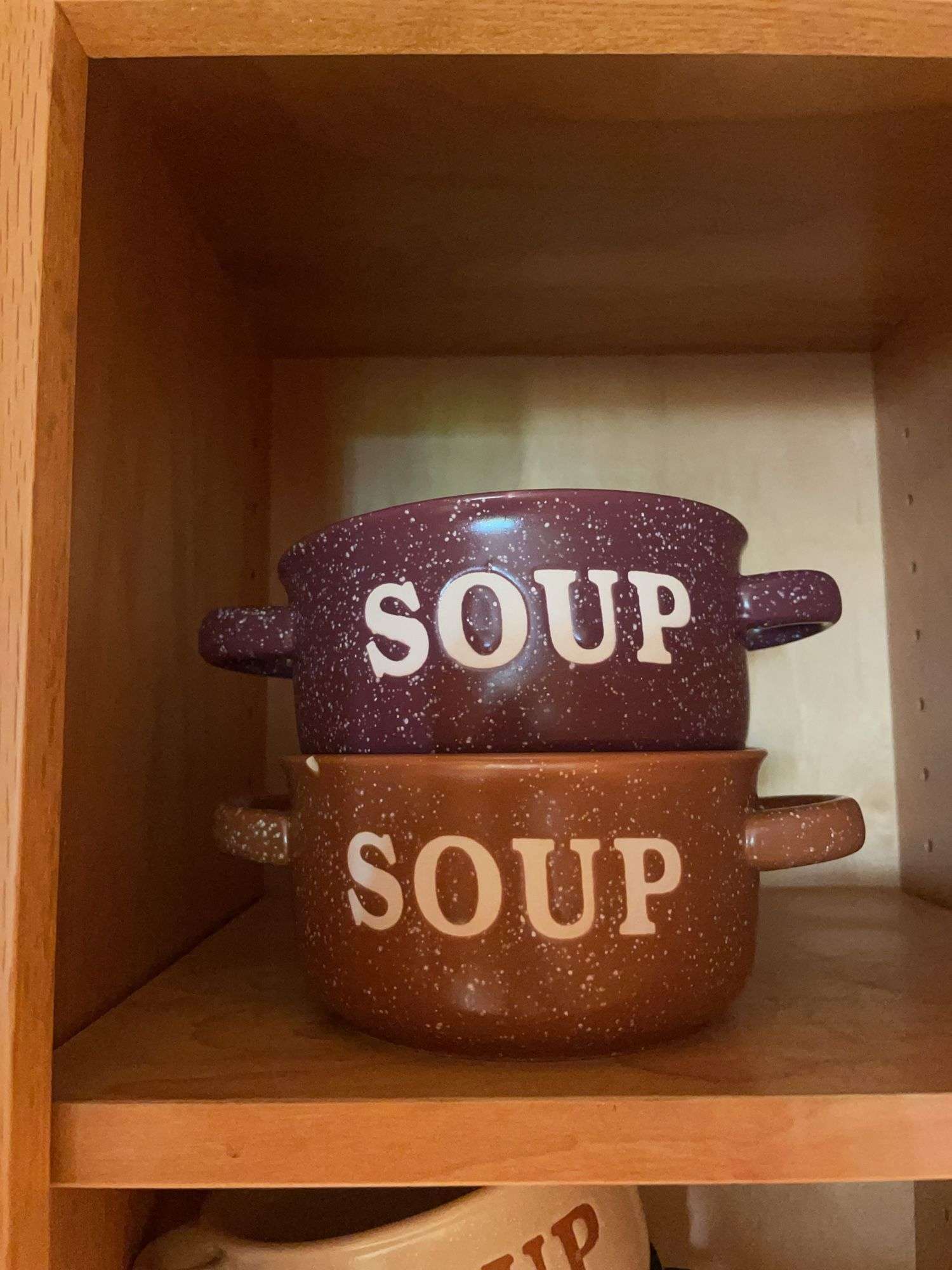 (8) soup bowls and (2) mugs
