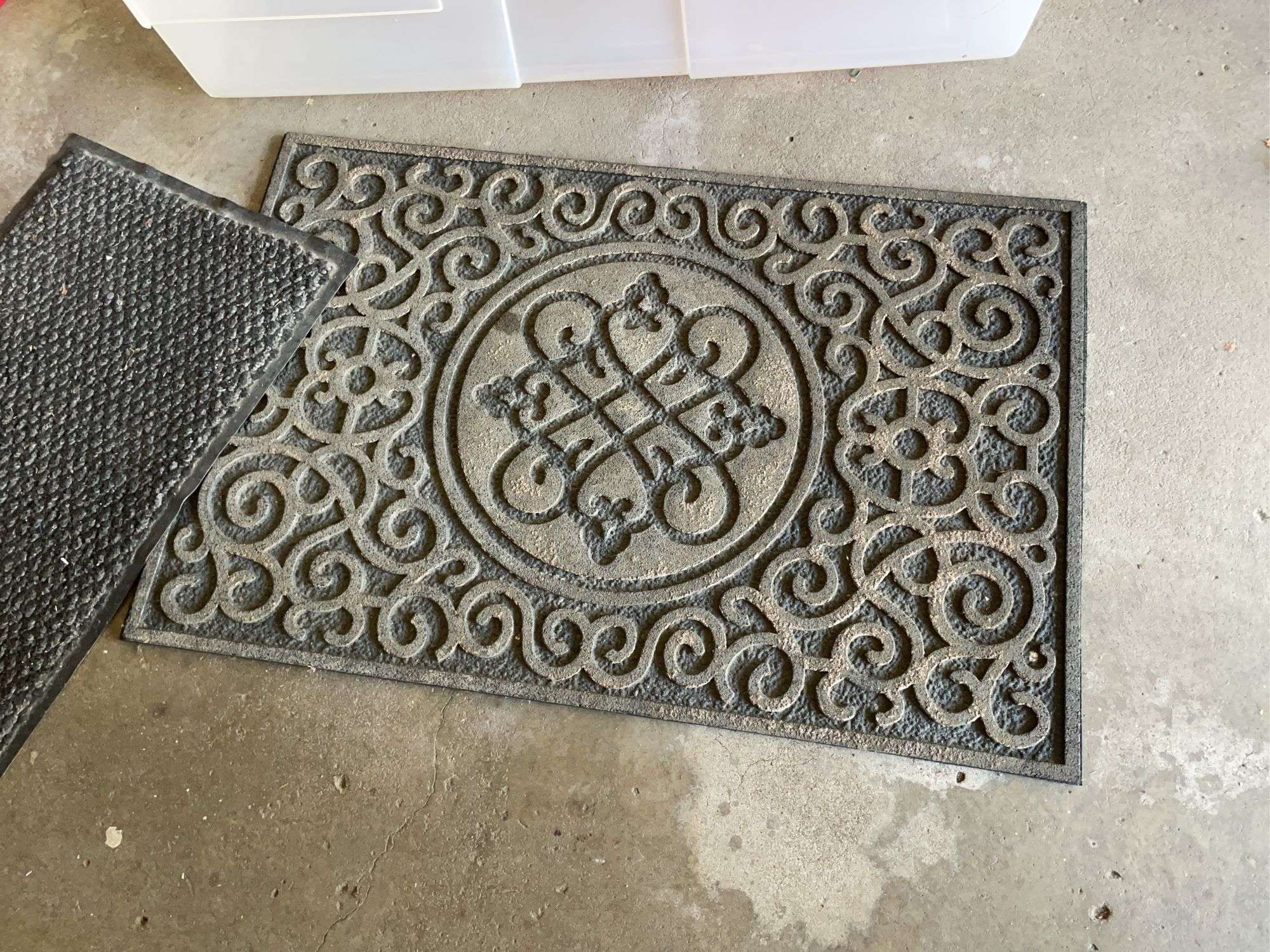 (2) rugs, umbrella, US flag kit & tote