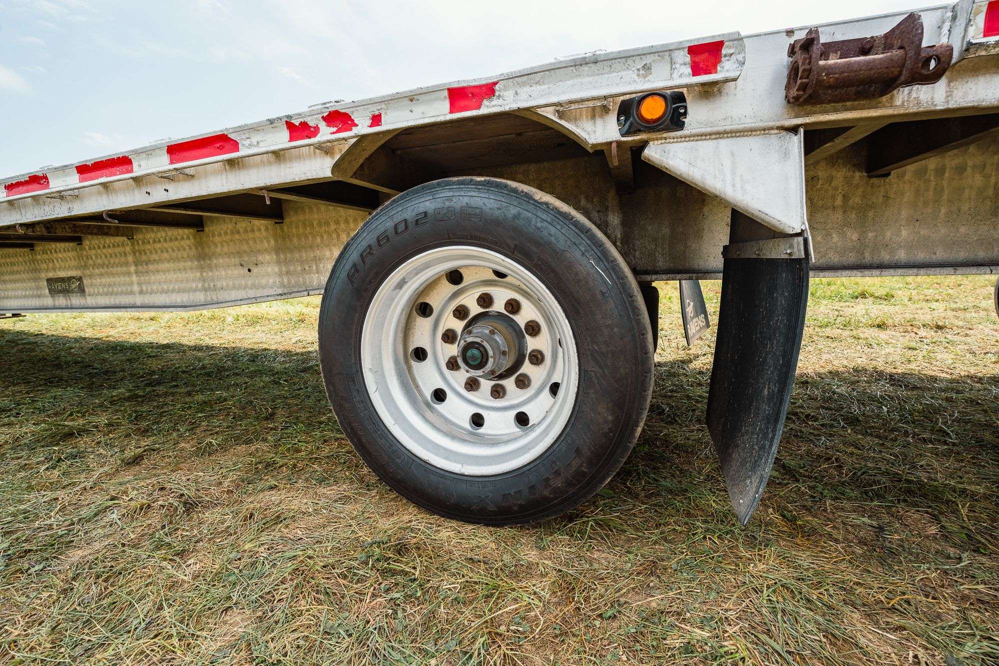 1998 RAVENS 48’ DROP DECK ALUMINUM TRAILER - Kaufman Realty & Auctions