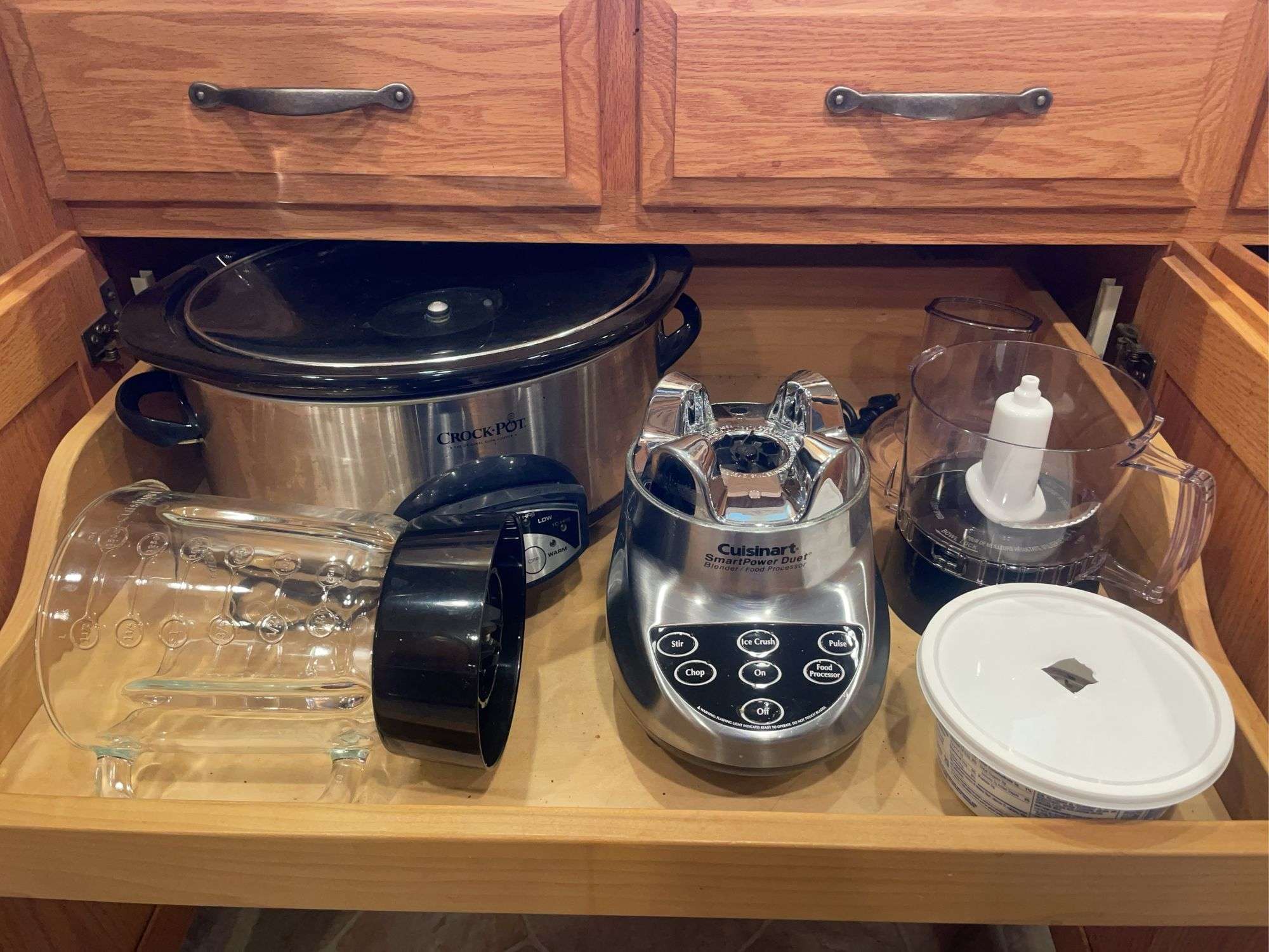 Crock pot slow cooker & Cuisinart blender/food processor w/ attachments