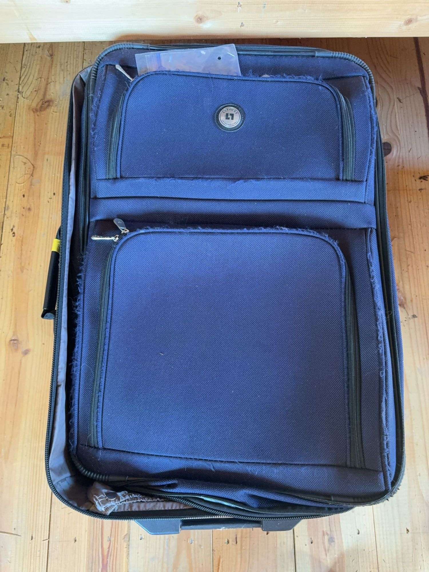 (3) suitcases - (2) leisure & Giao