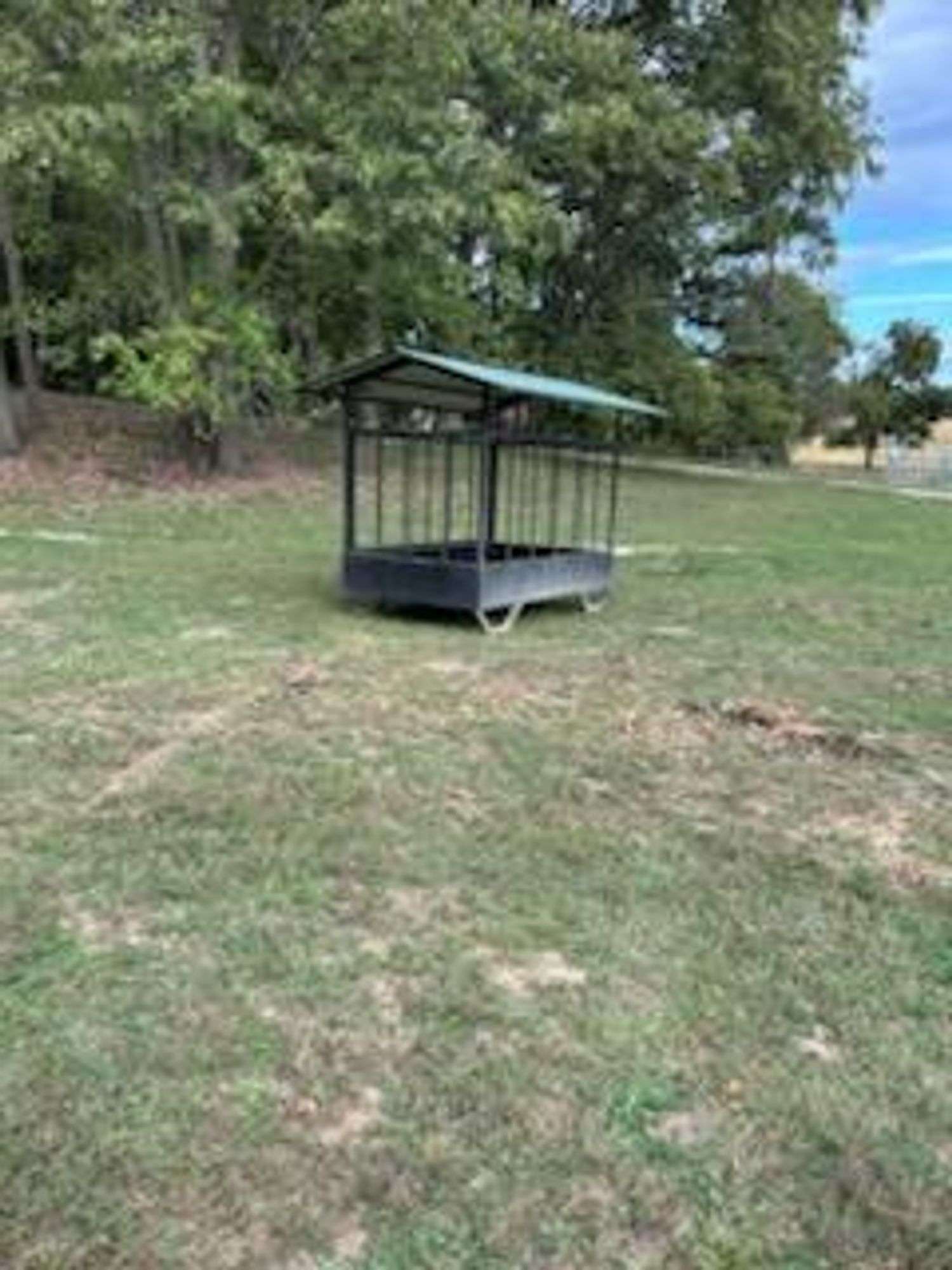 6' x 10' livestock feeder - good condition