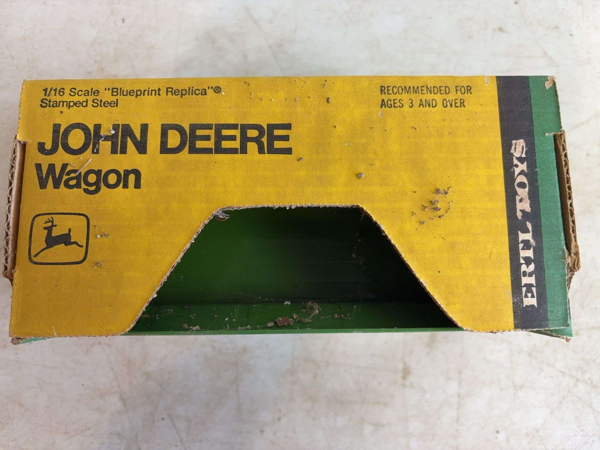John Deere wagon, stock #529 - 1/16 scale, dirty