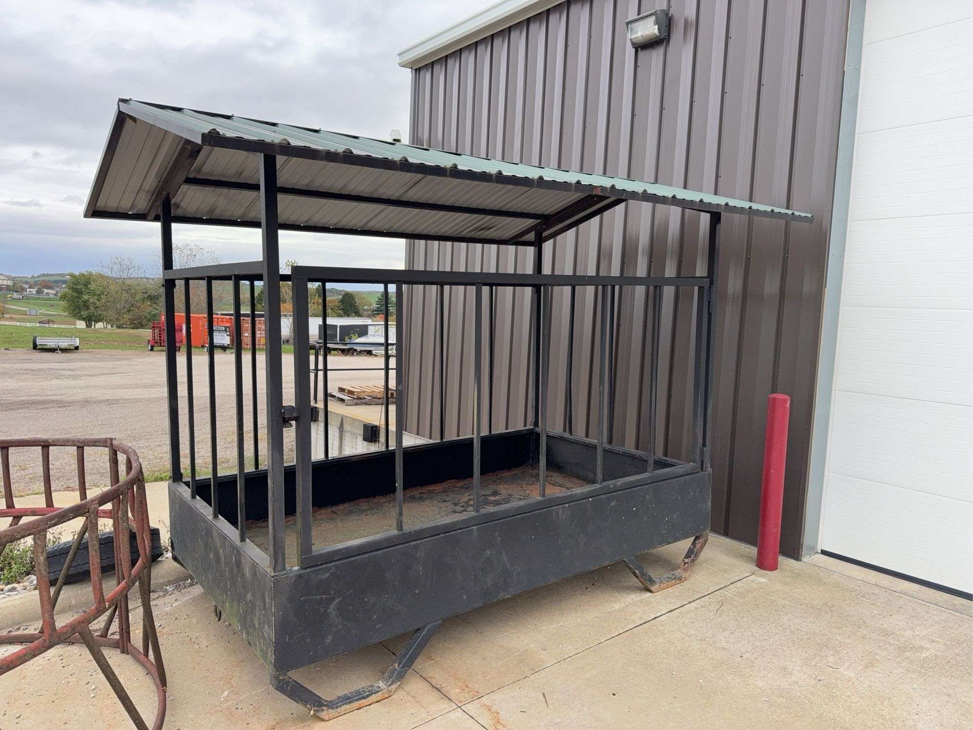 6' x 10' livestock feeder - good condition