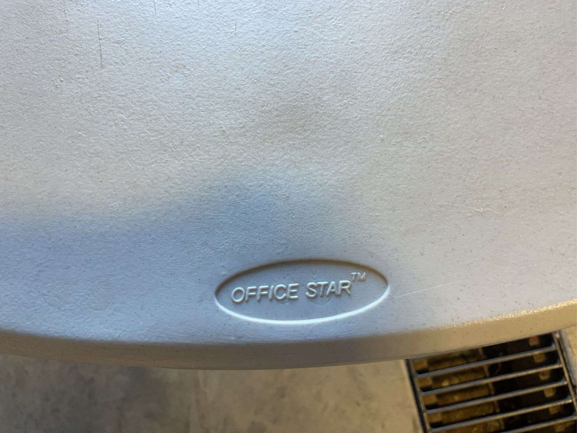 Office Star round table - 60" wide