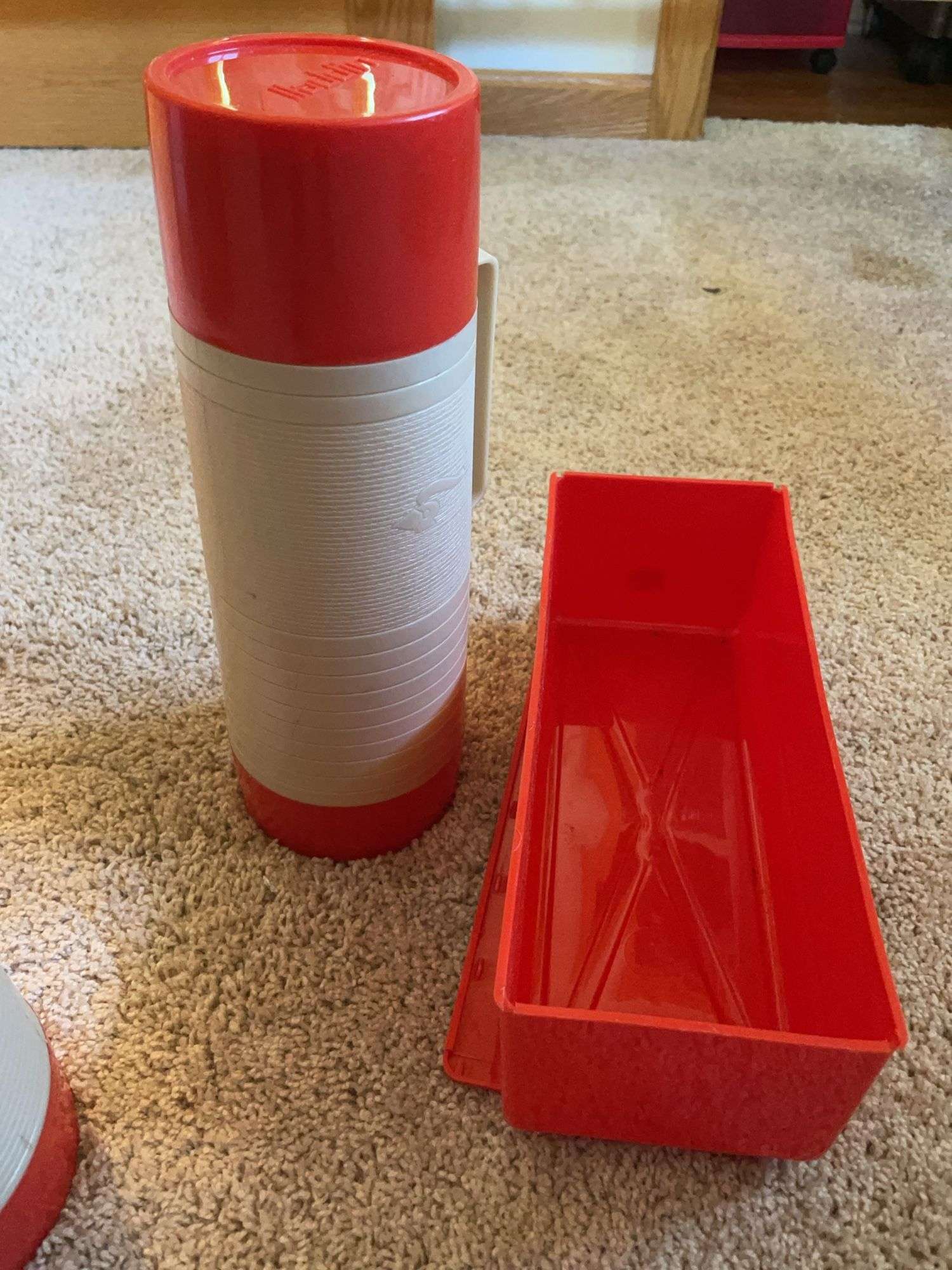 (2) Aladdin thermoses