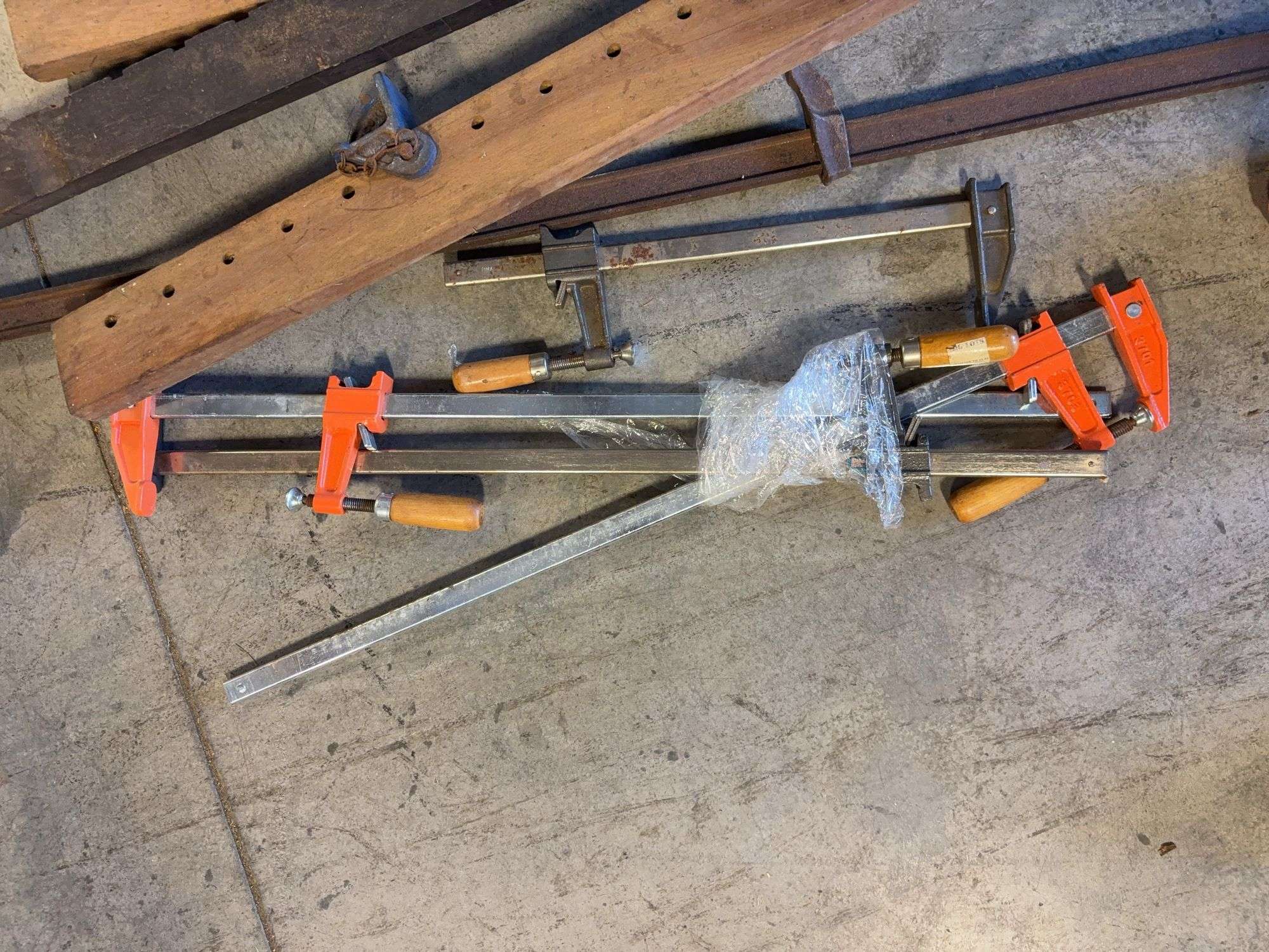 (8) clamps of various sizes
