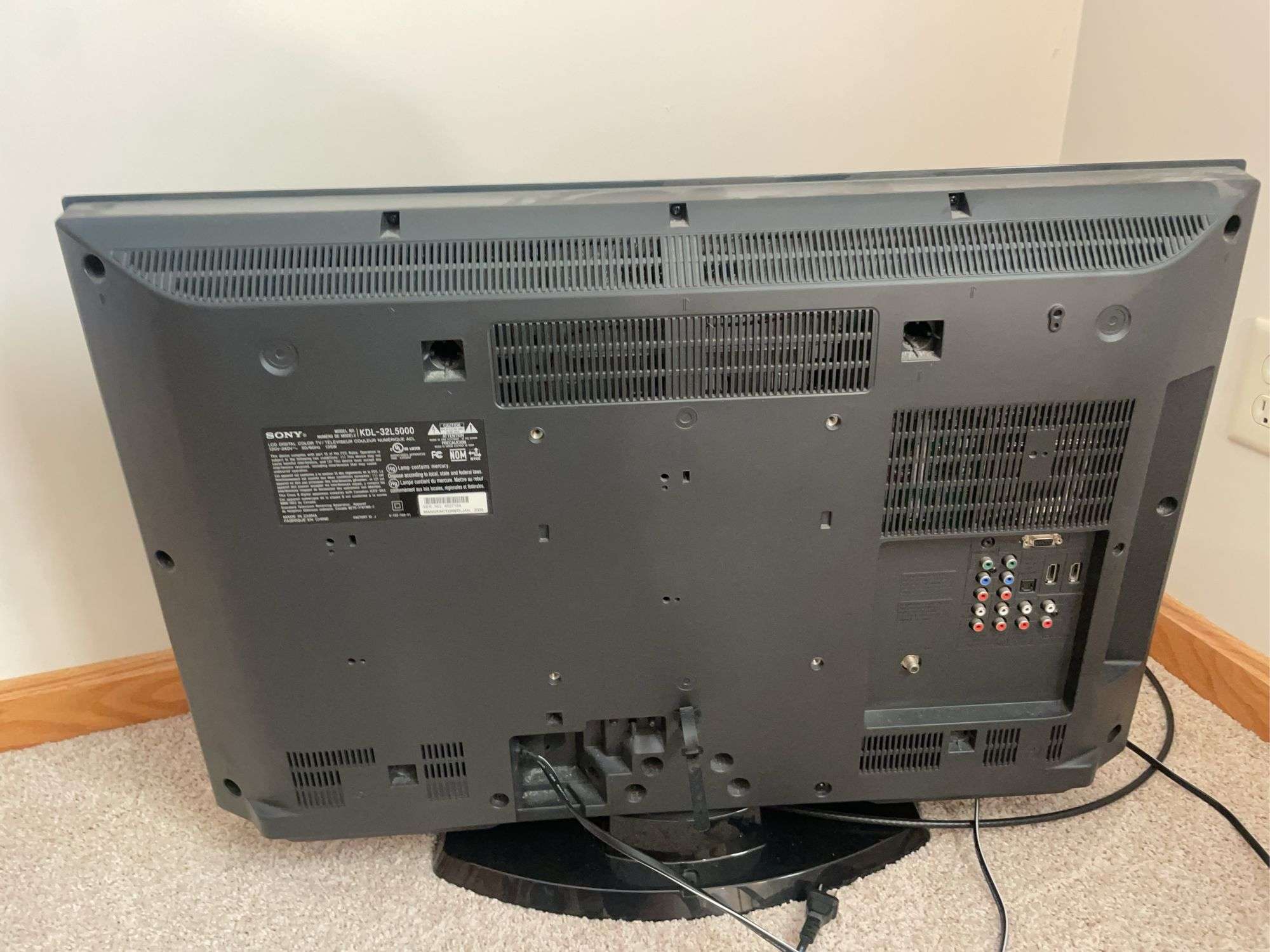 32" Sony TV with remote