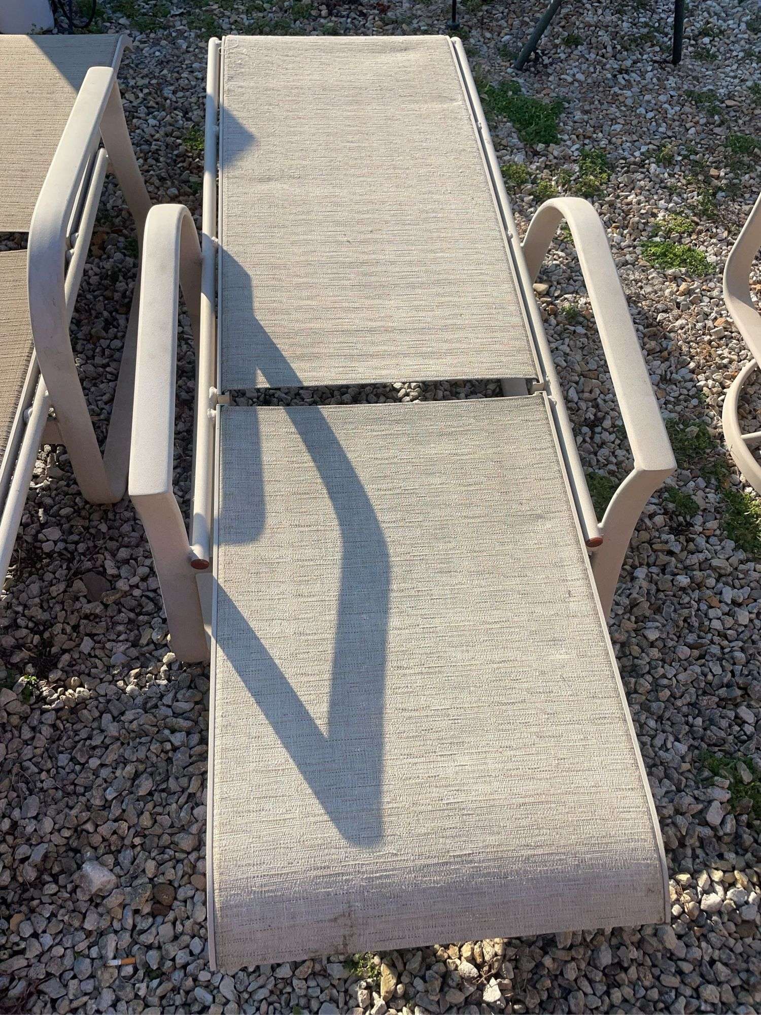 (2) lounge chairs with side table