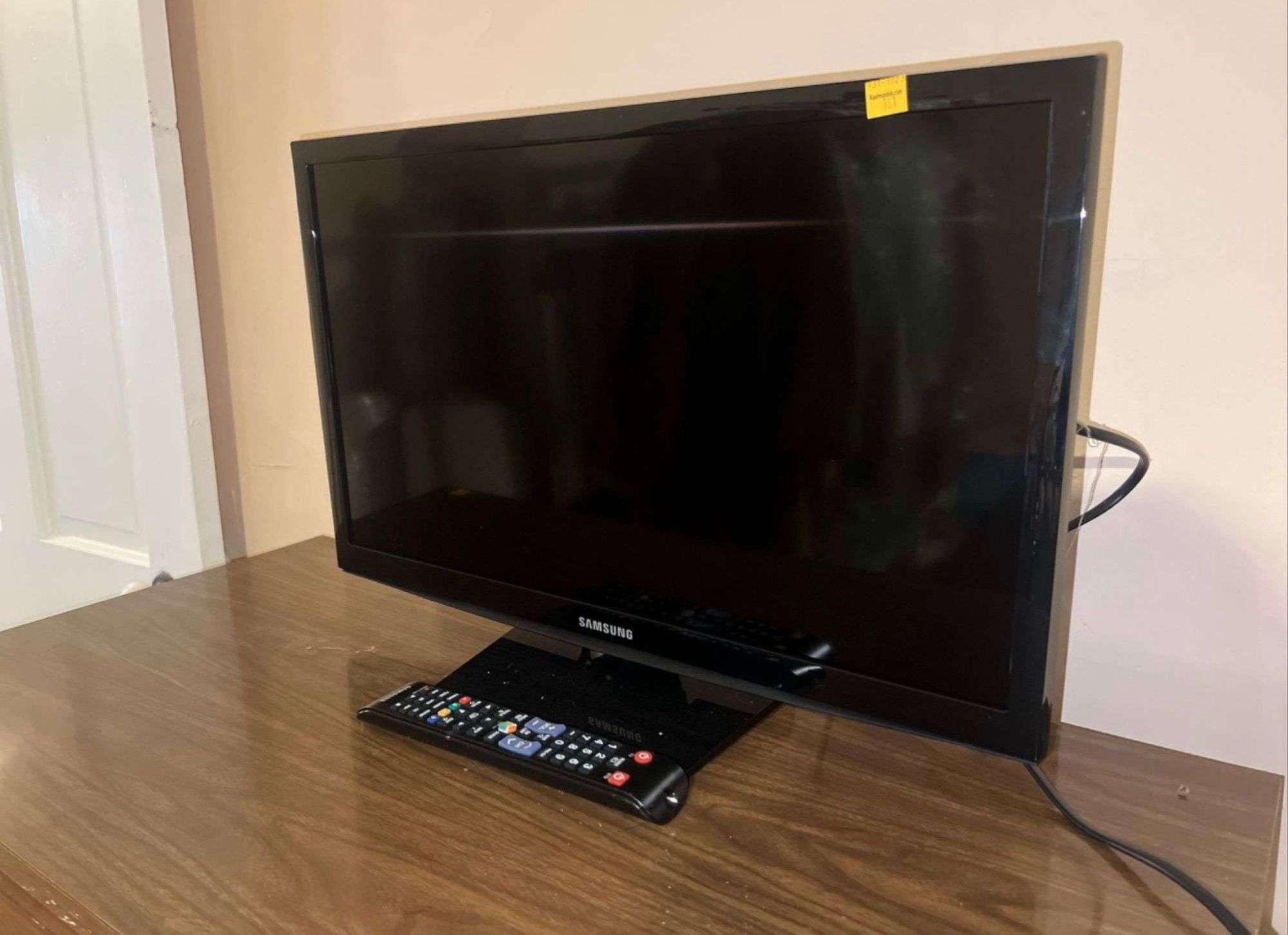 Samsung 24” Flat Screen TV w/ Remote