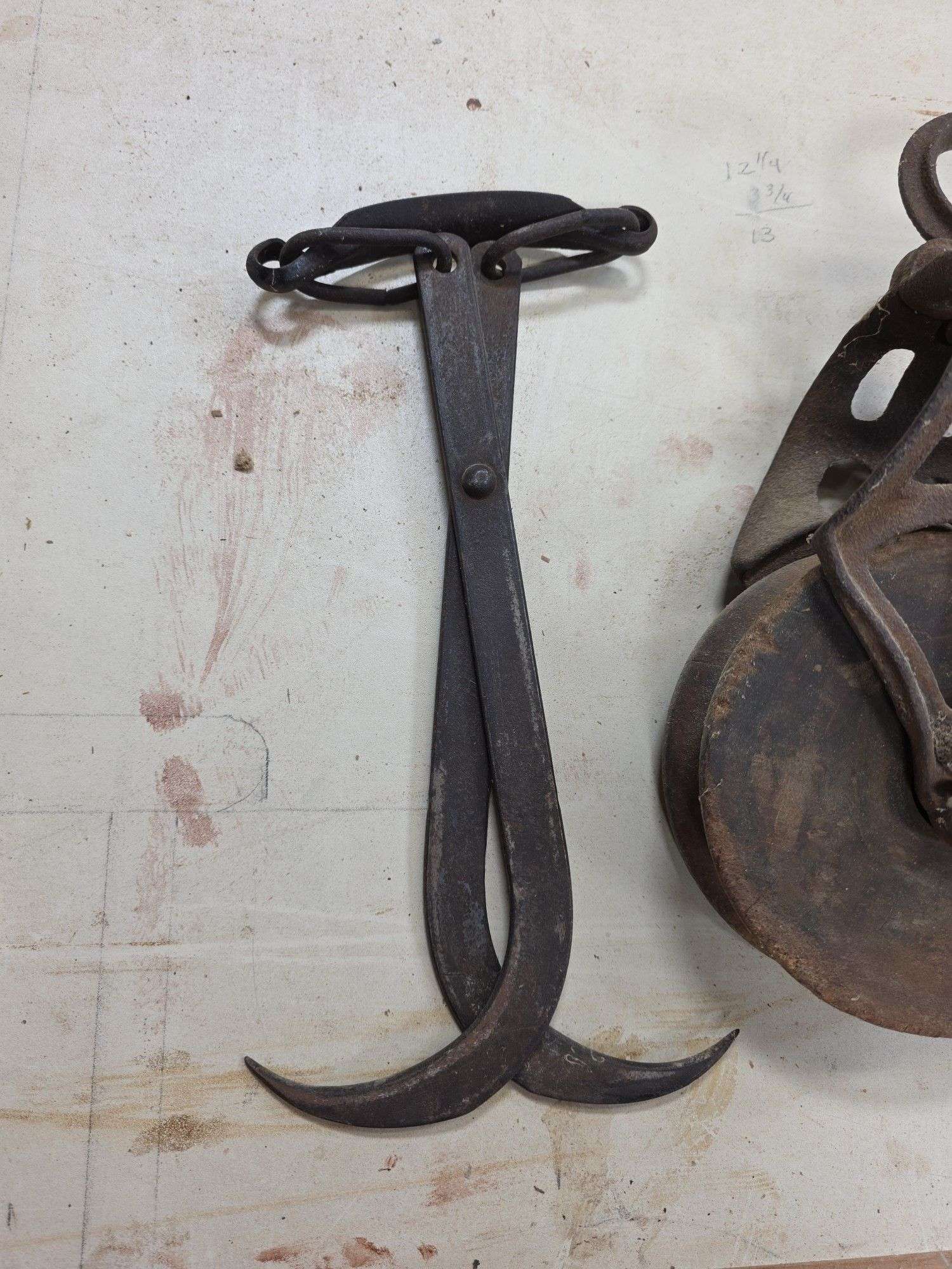 2 wooden pulleys & tongs