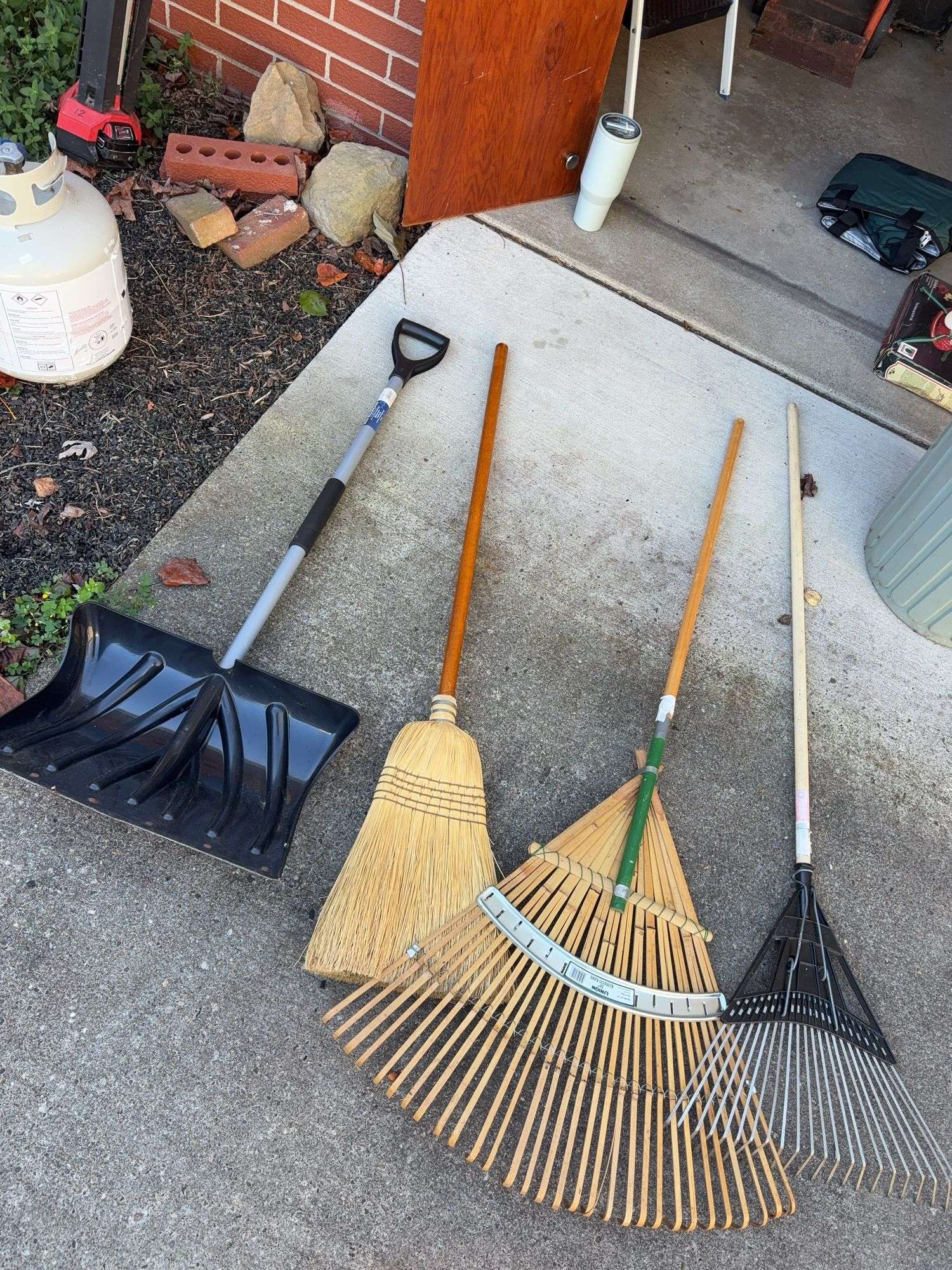 (2) rakes, broom & snow shovel