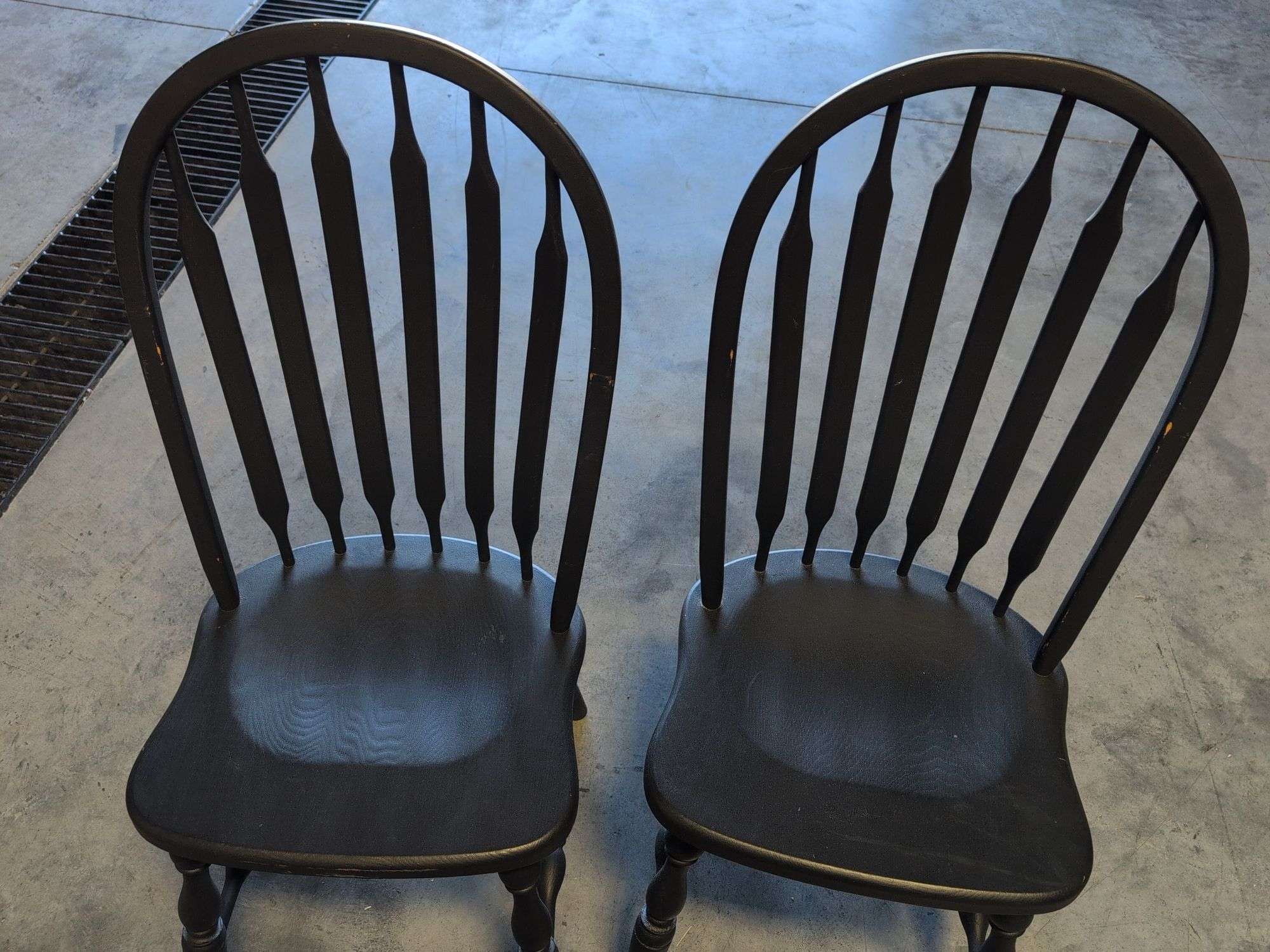 Dining table and (4) black chairs - chipped paint