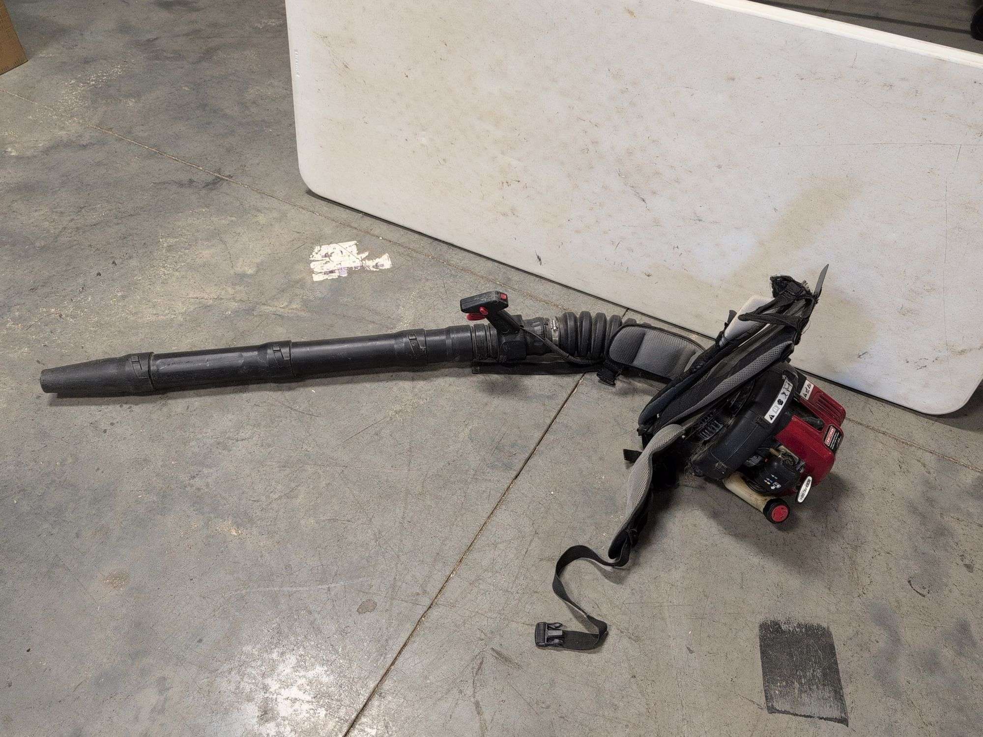 Craftsman 2-cycle 25cc backpack blower - works - shoulder strap ripped