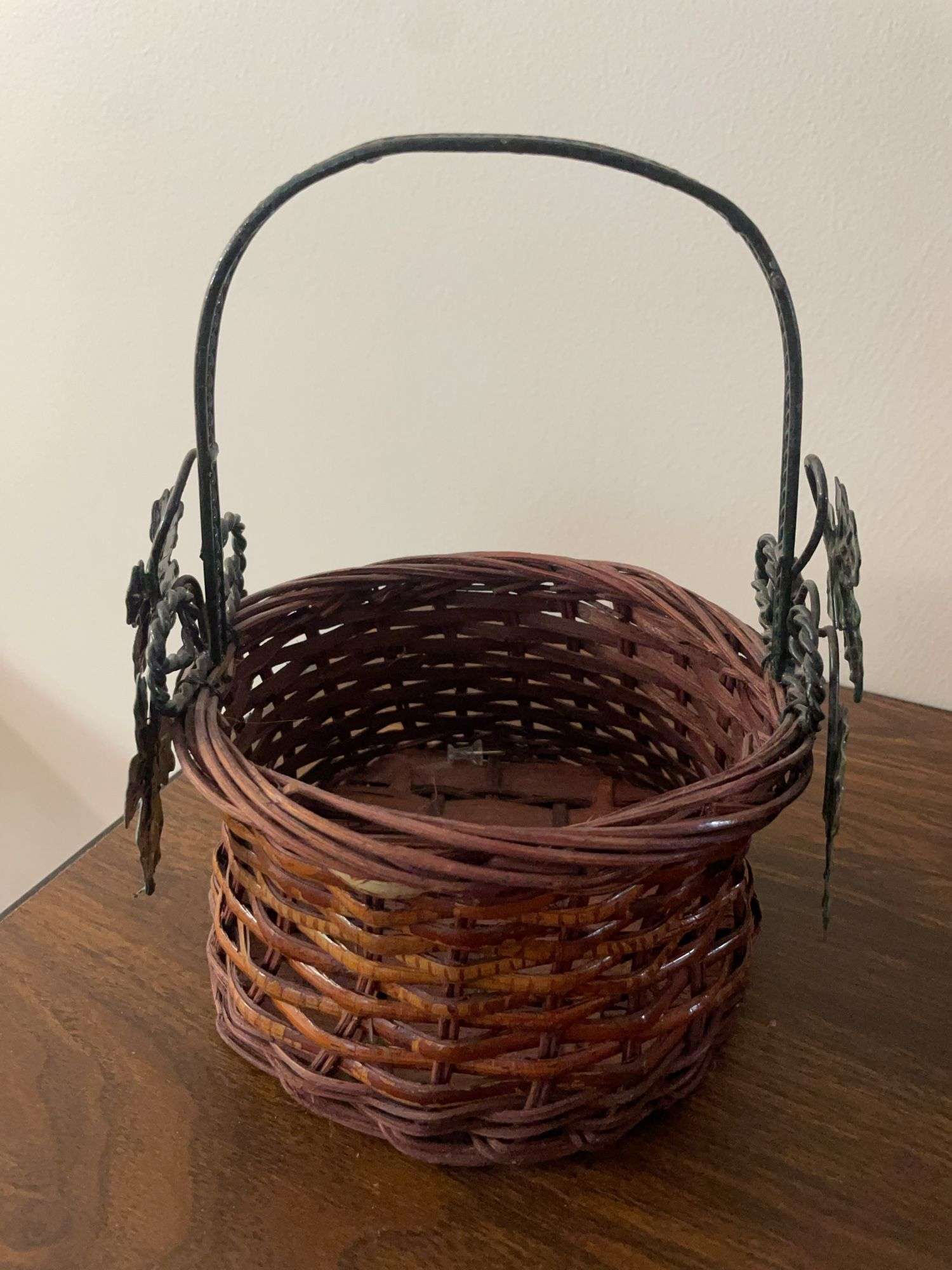 (1) Longaberger, (2) Royce Craft, and miscellaneous small baskets