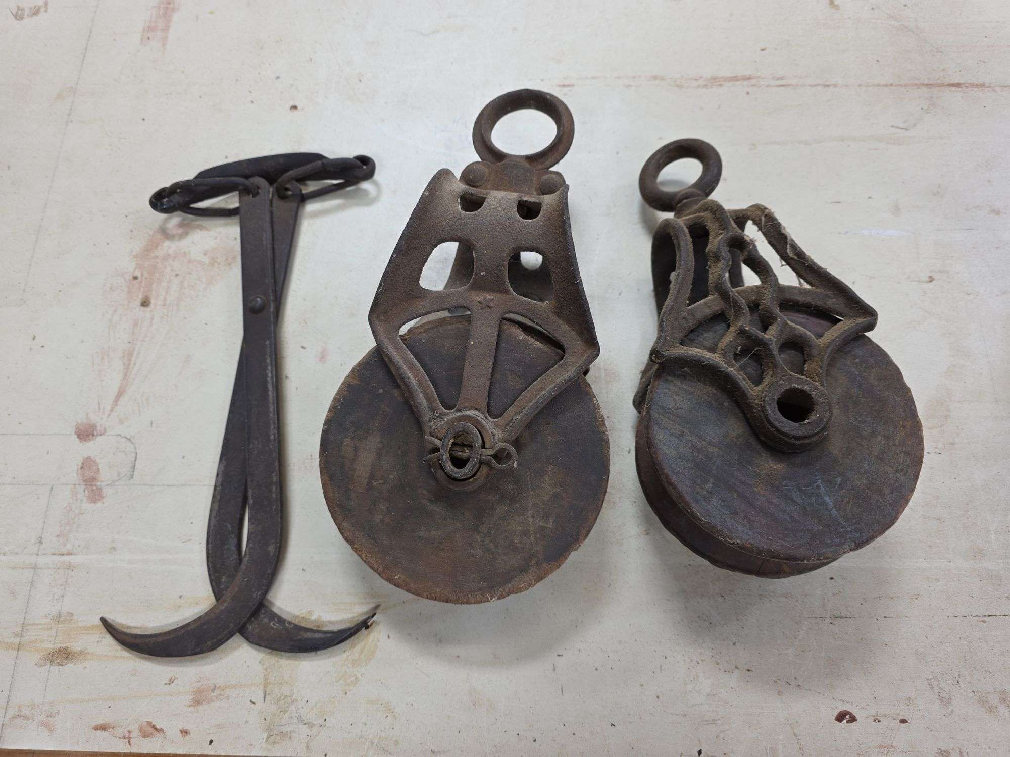 2 wooden pulleys & tongs