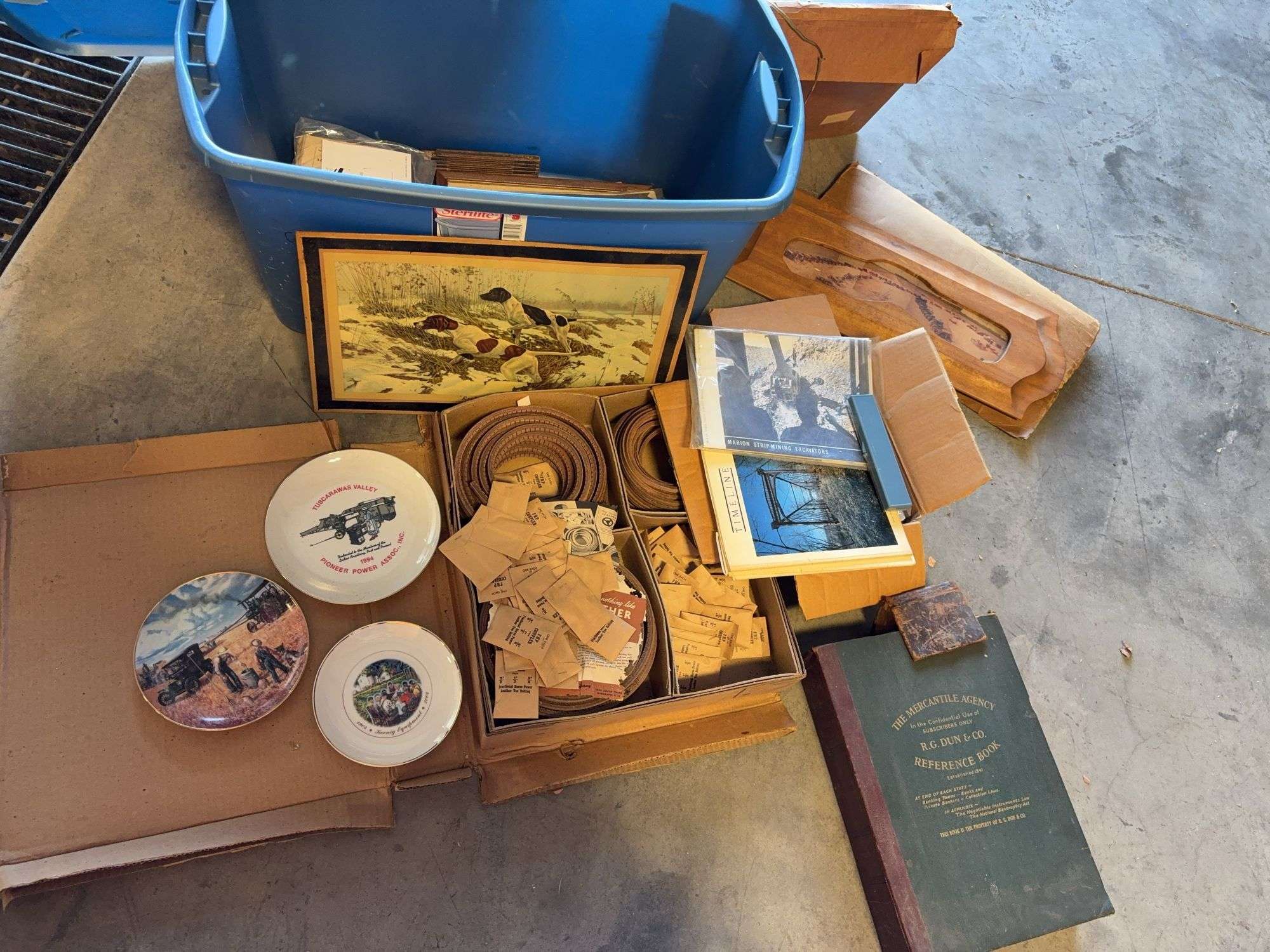 Tote of vintage items - plate, signs/pictures, and more