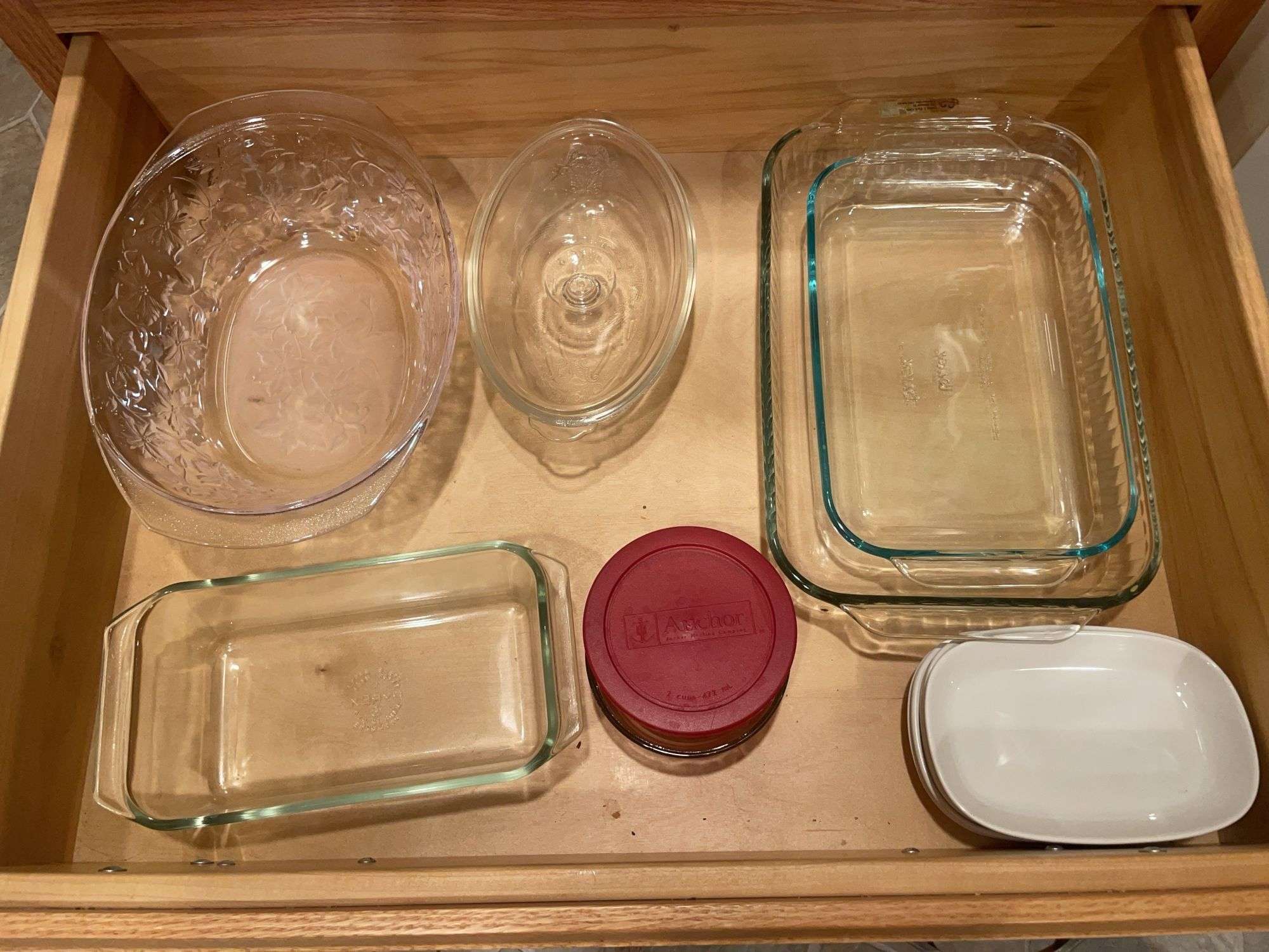 (2) Pyrex cake pans, Pyrex bread pan, casserole dish & more