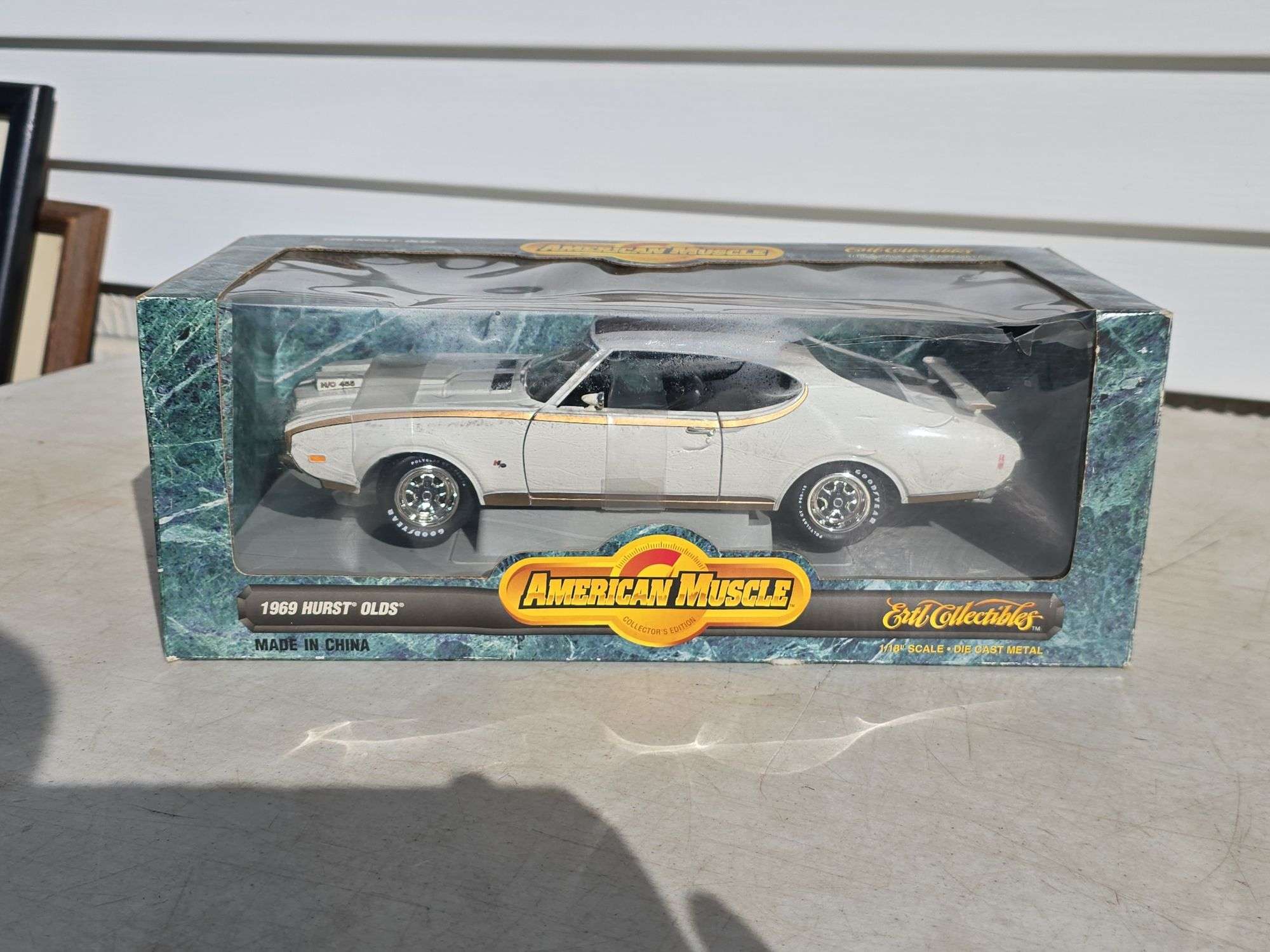 ERTL 1969 HURST OLDS 1:18 SCALE DIE CAST CAR IN BOX