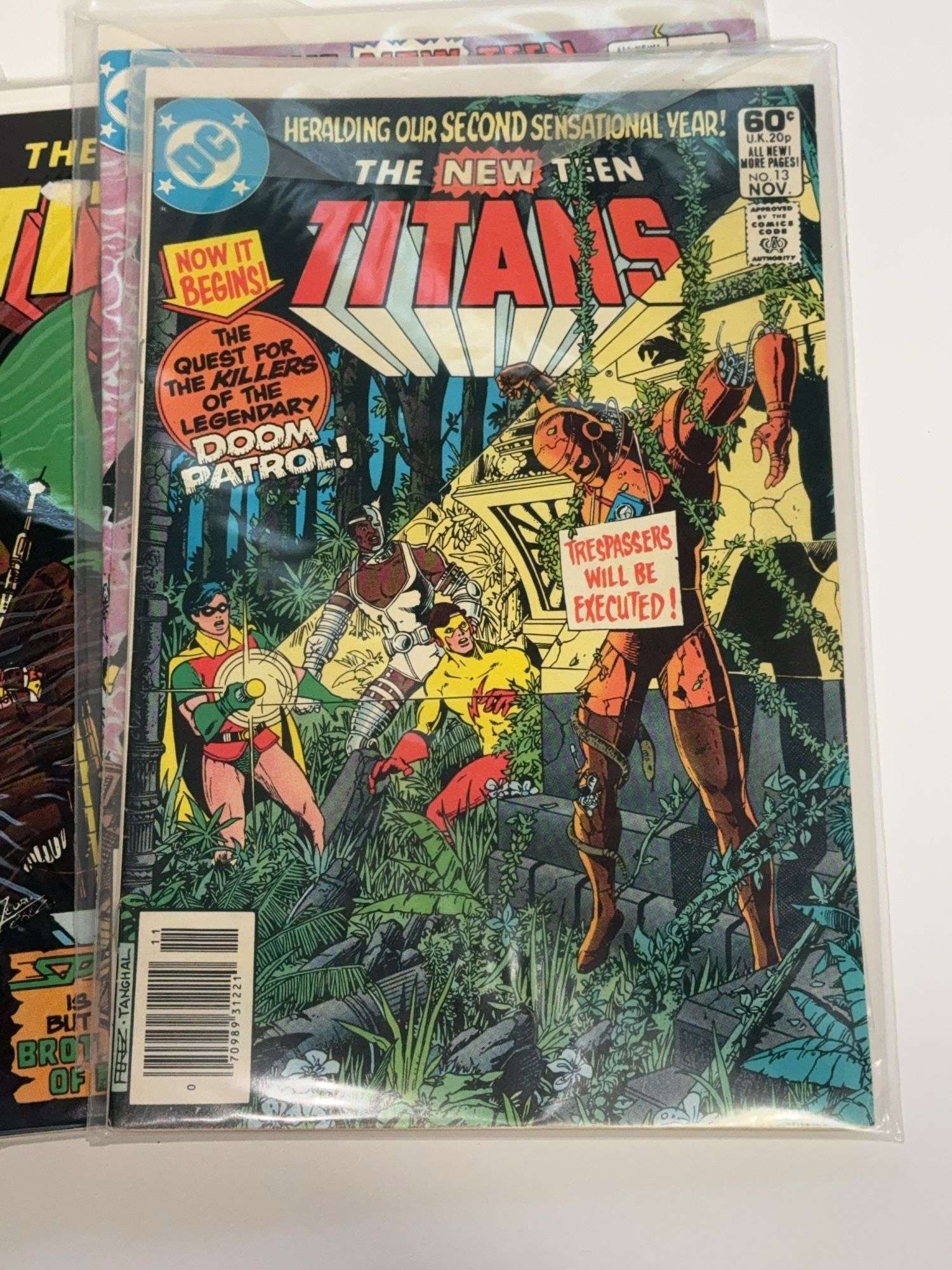 (13) The New Teen Titans Comics