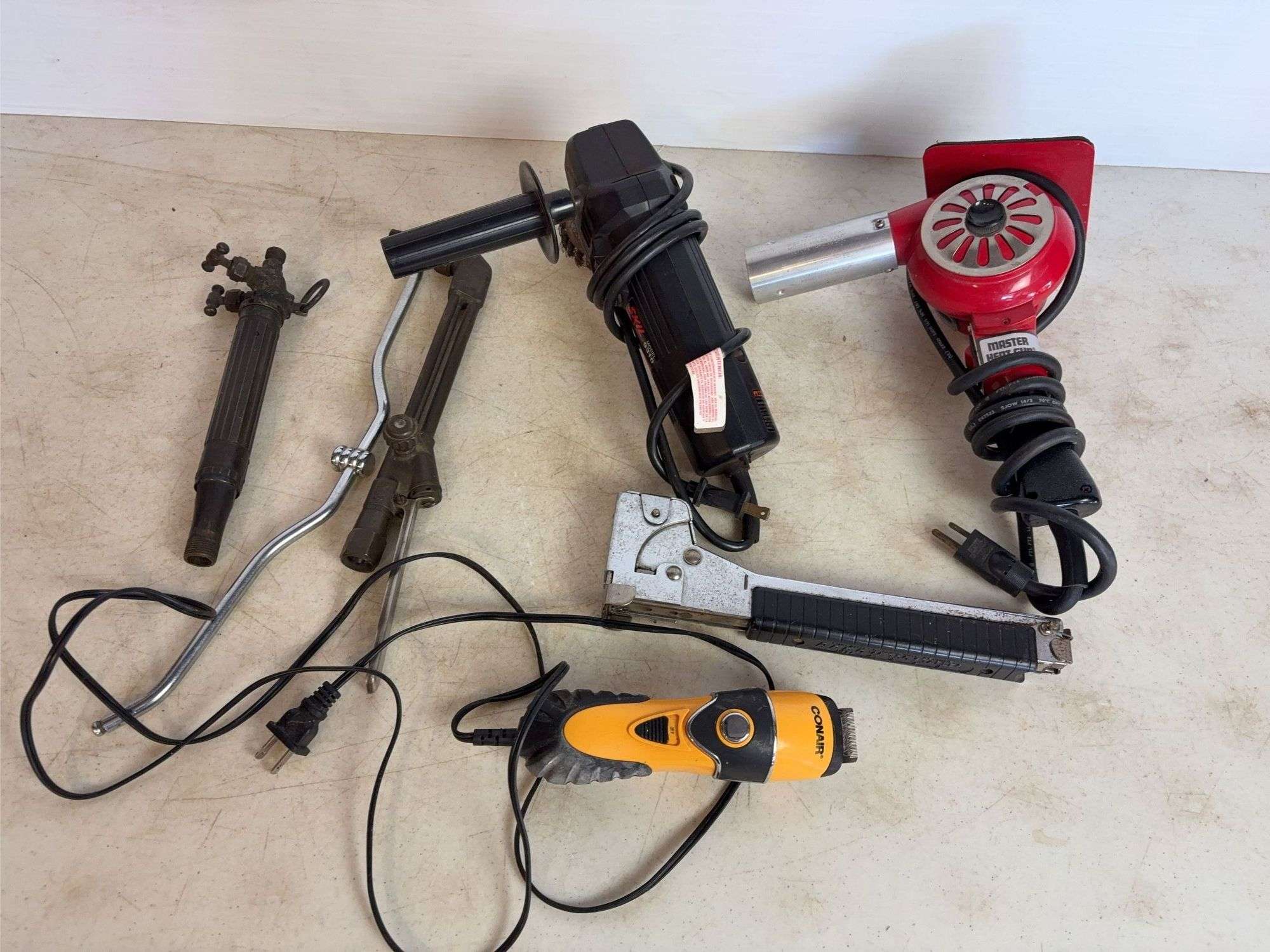 Heat gun, stapler, Skil disc grinder, clippers, and more