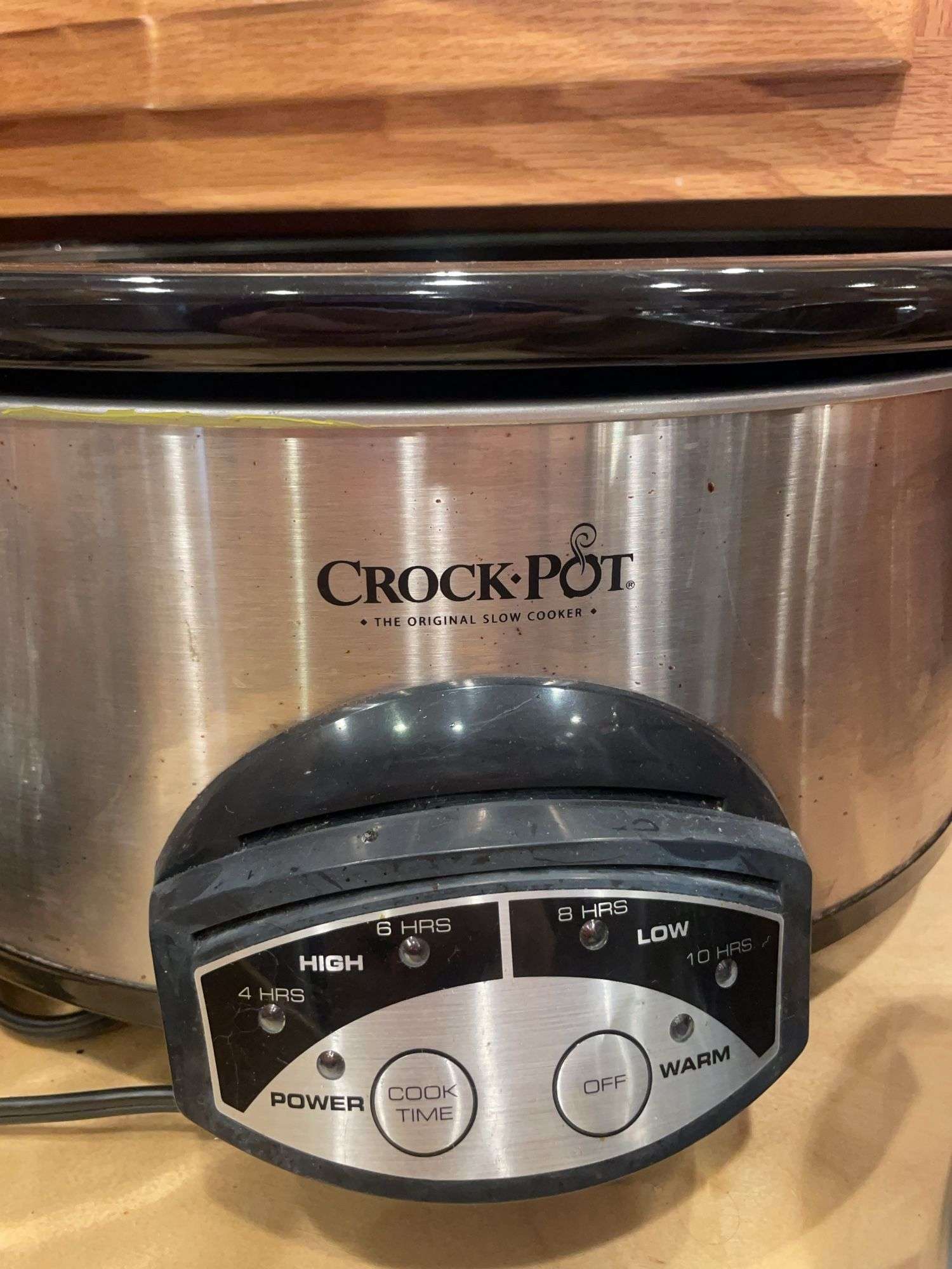 Crock pot slow cooker & Cuisinart blender/food processor w/ attachments