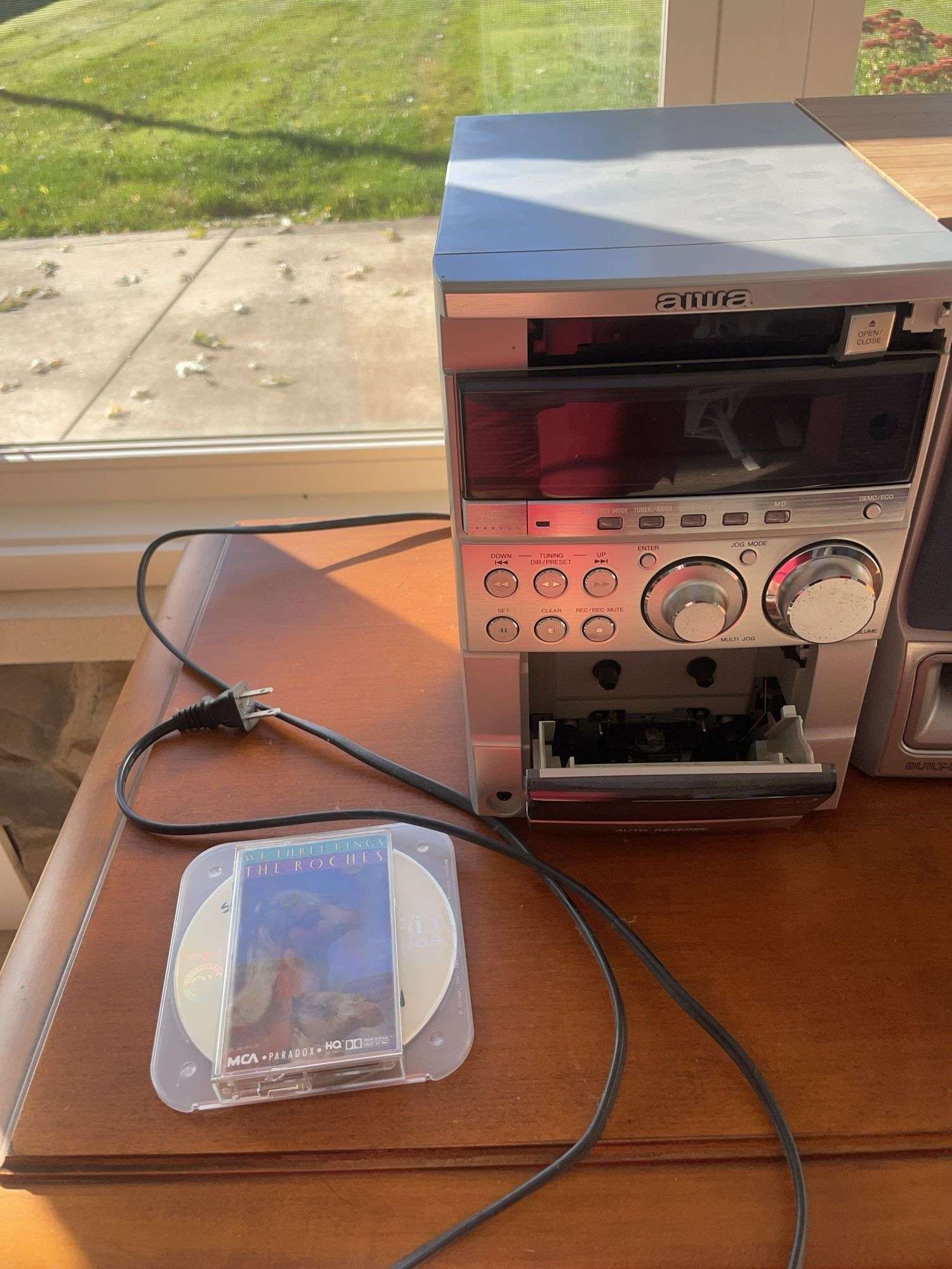 Record player - not working - 44x20x30 w/ Aiwa speaker system