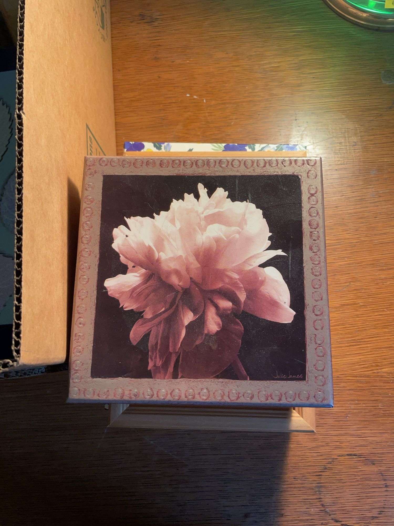 Decorative flowers, American flags, decorative boxes, and more