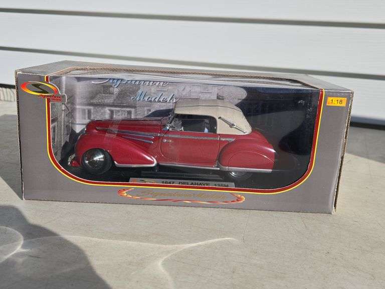SIGNATURE MODELS 1947 DELAHAYE 1:18 SCALE IN BOX