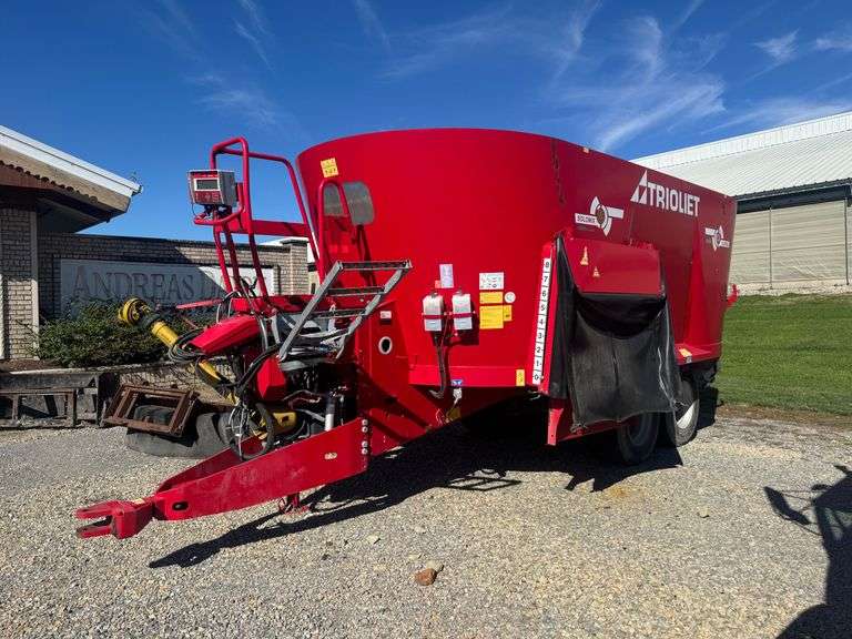 Trioliet 2-2000L Solomix feed mixer w/ Digi-Star E23600V digital scales, twin screw, Hi-Lo speed, TM