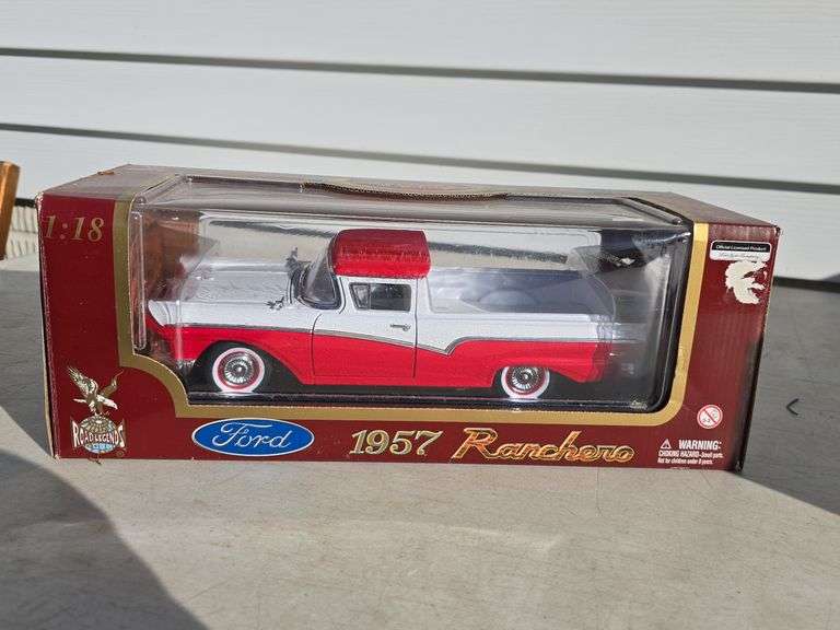ROAD LEGENDS 1957 FORD RANCHERO 1:18 SCALE IN BOX