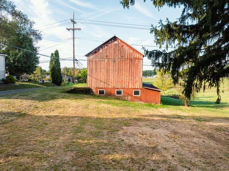 Parcel 1: 114’x174’ Lot – Includes Home & Barn