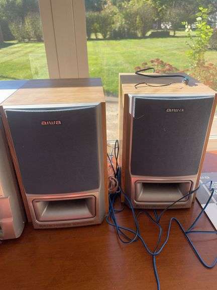 Record player - not working - 44x20x30 w/ Aiwa speaker system